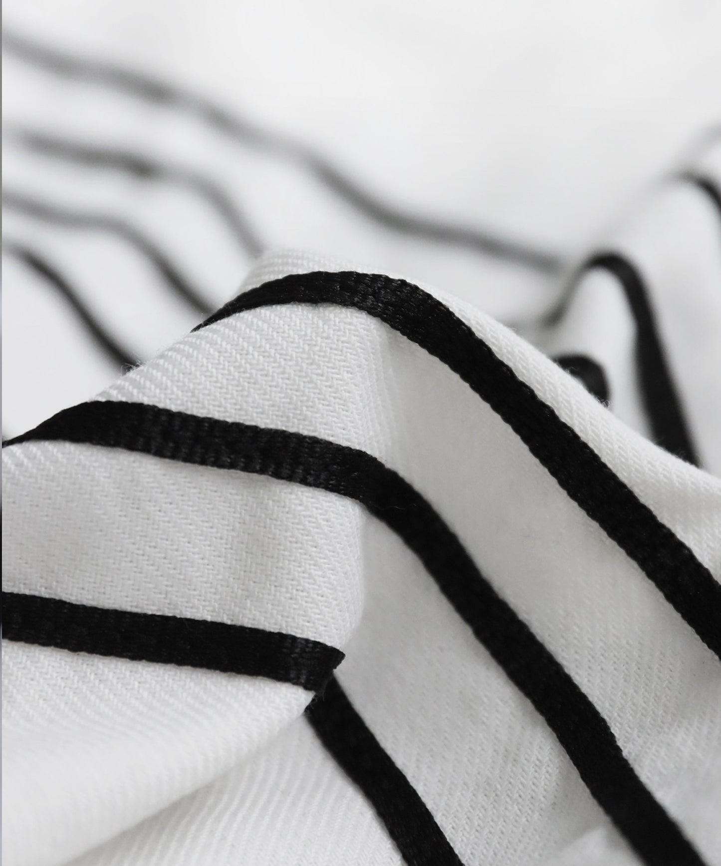 Embroidered Line Wide Pants Ladies