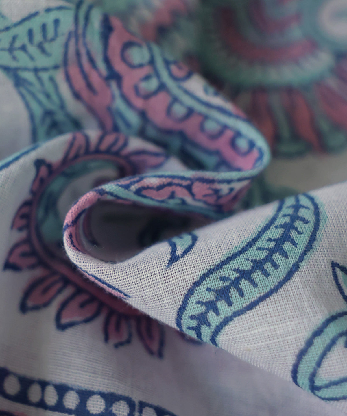 NUUUII All-Over Print, 100% Cotton, Paisley Pattern Poncho Blouse Ladies