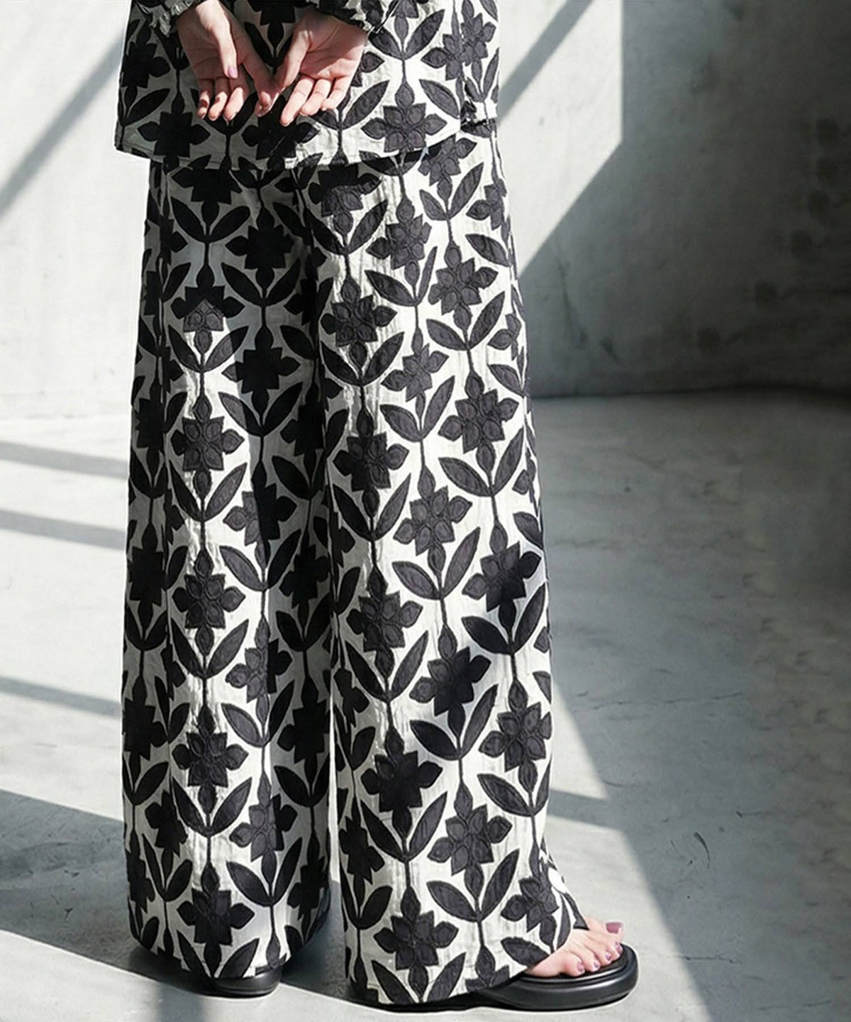 NUUUII Embroidered Wide-Leg Pants Ladies