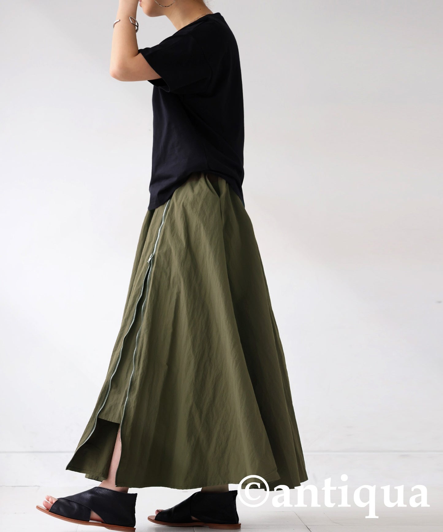 Water -Repellent Flare Zip Skirt Ladies