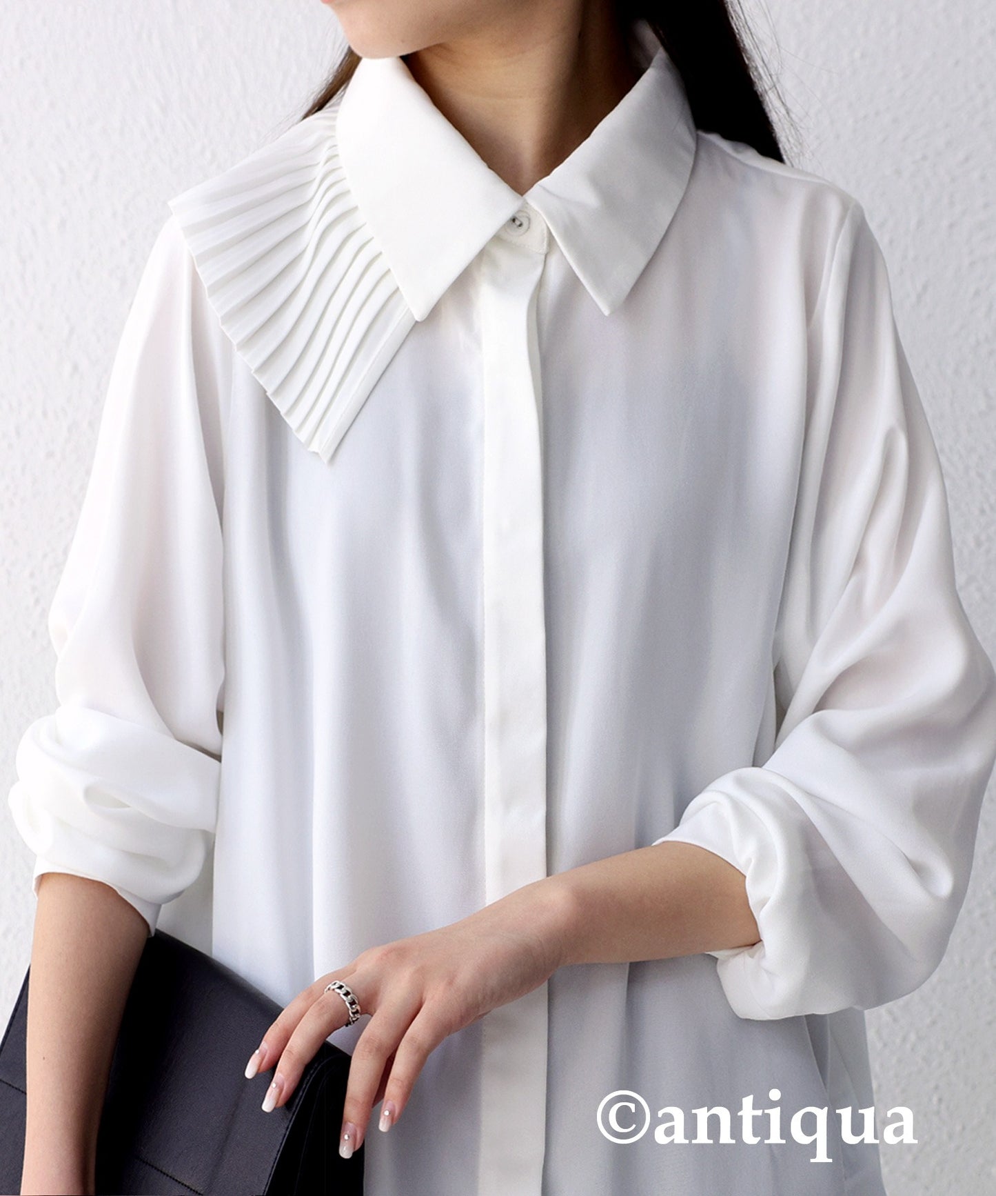 Ladies Long-sleeves shirt with Removable pleated collar