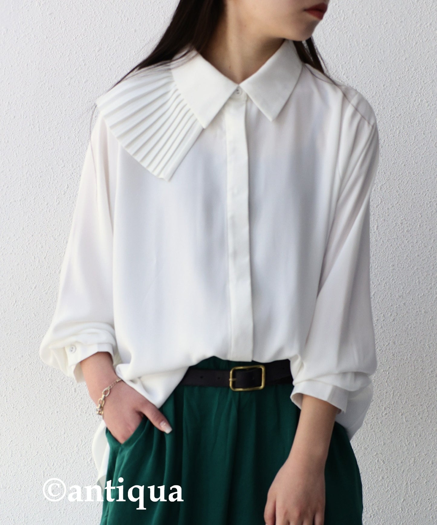 Ladies Long-sleeves shirt with Removable pleated collar