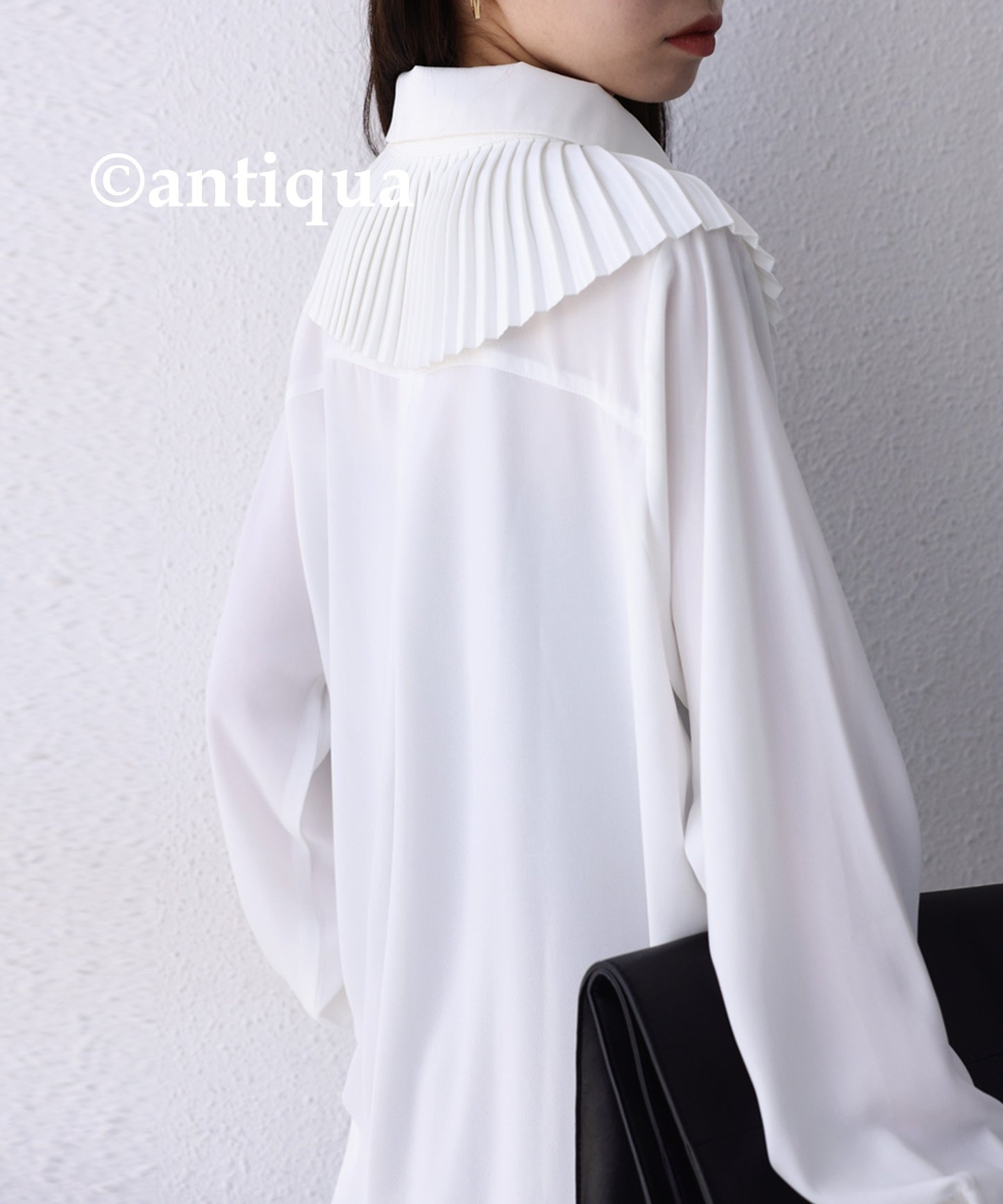 Ladies Long-sleeves shirt with Removable pleated collar