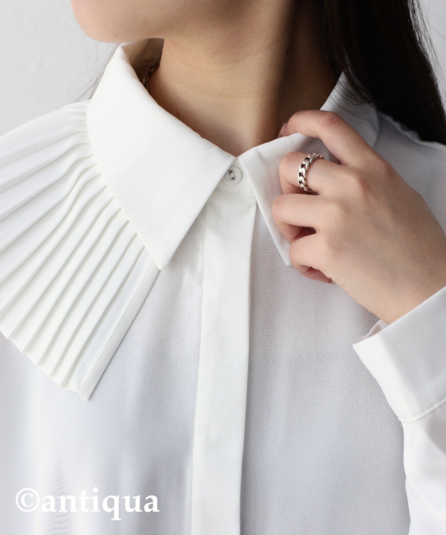 Ladies Long-sleeves shirt with Removable pleated collar