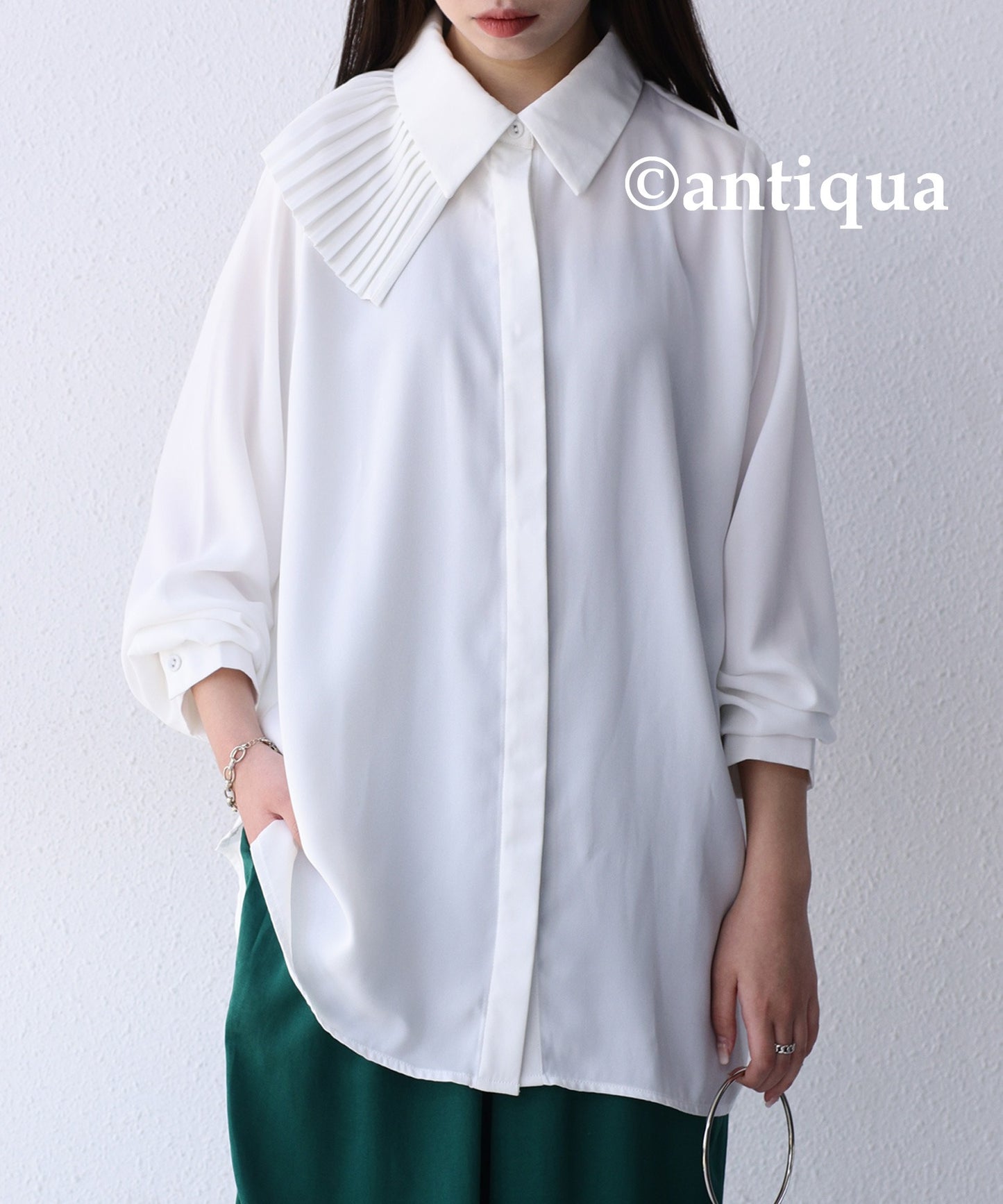 Ladies Long-sleeves shirt with Removable pleated collar