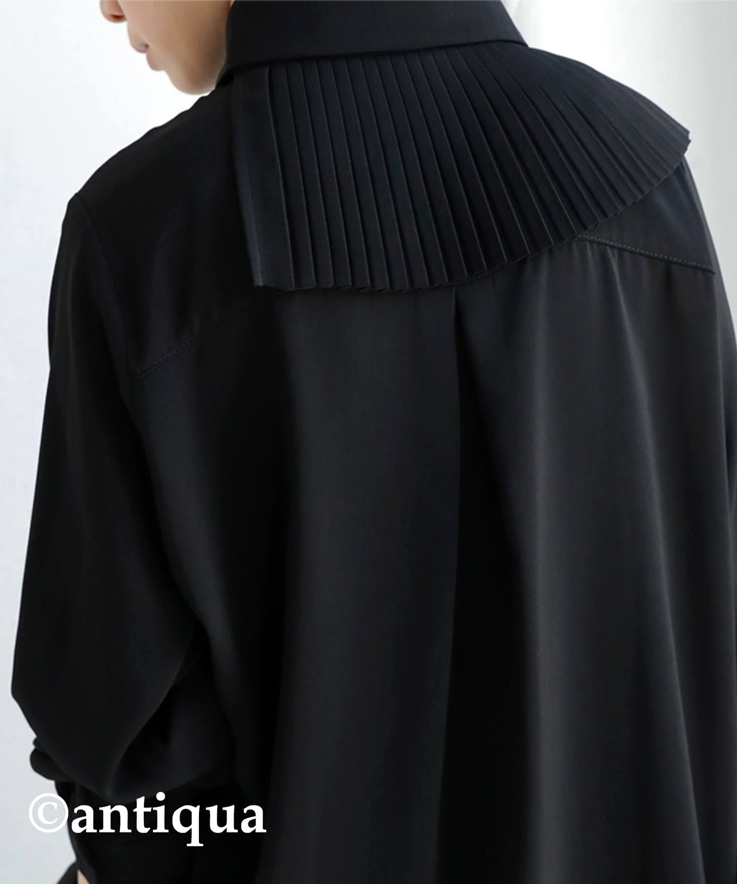 Ladies Long-sleeves shirt with Removable pleated collar