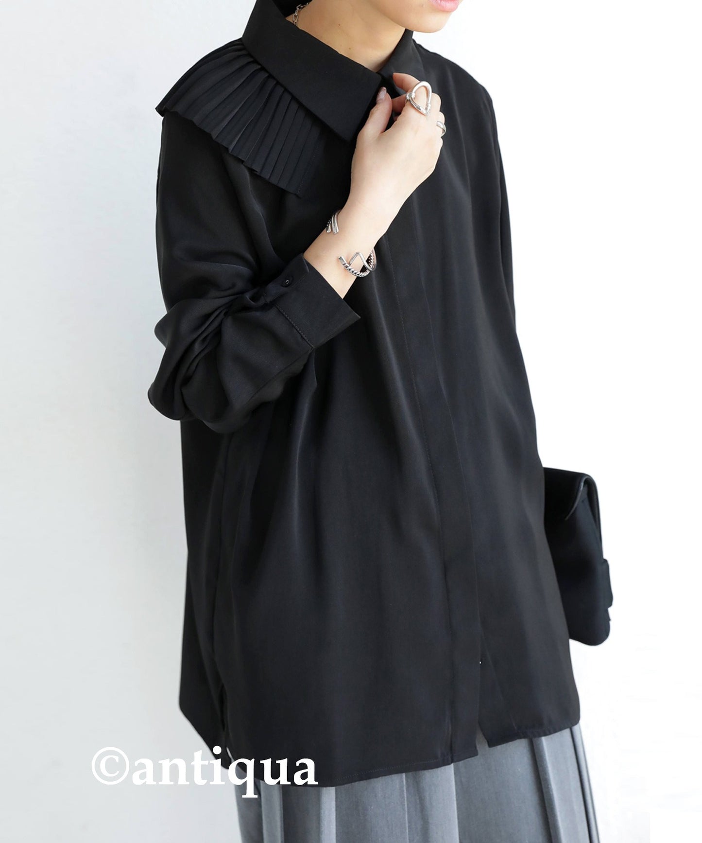 Ladies Long-sleeves shirt with Removable pleated collar