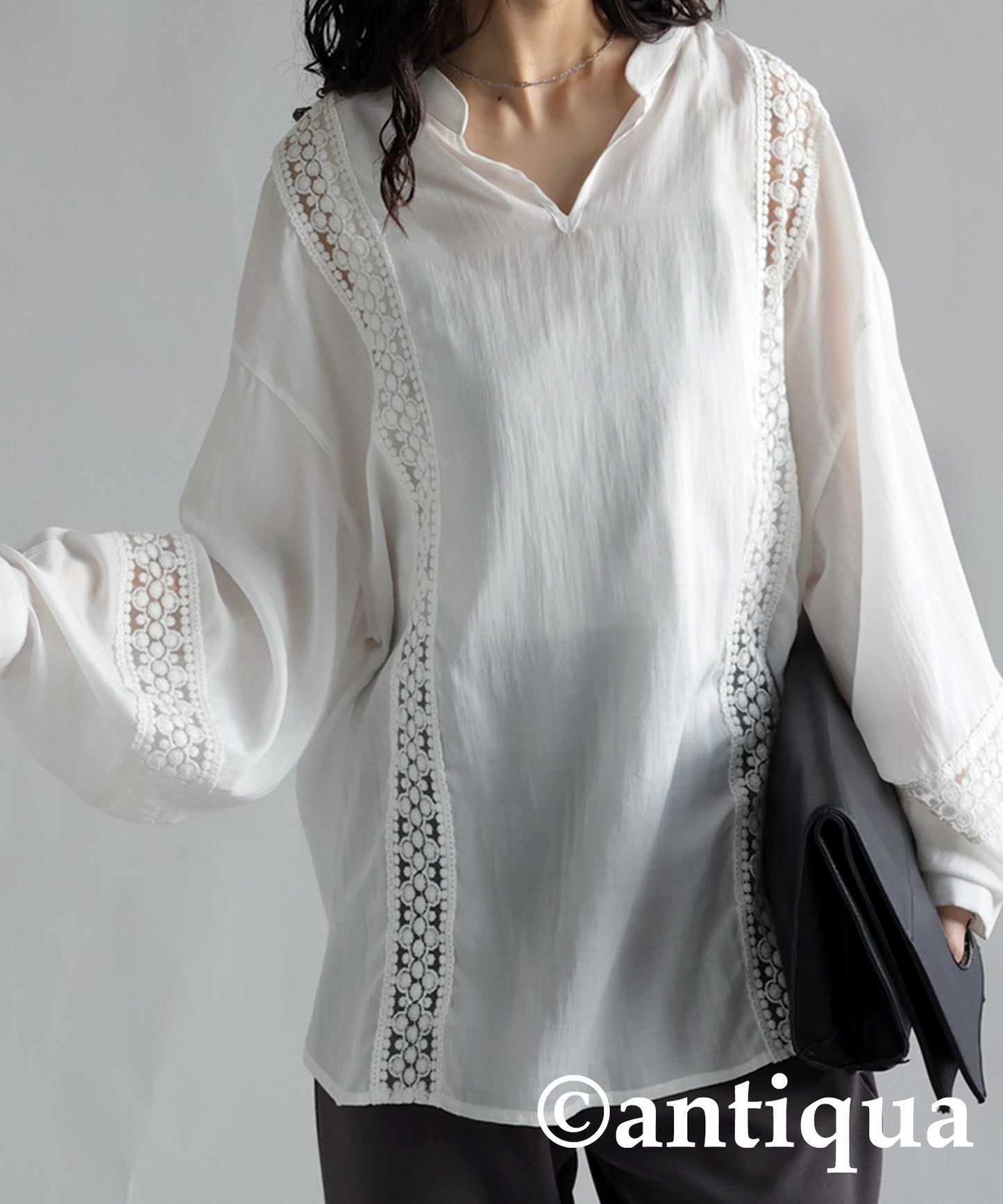 Lace switching blouse Ladies