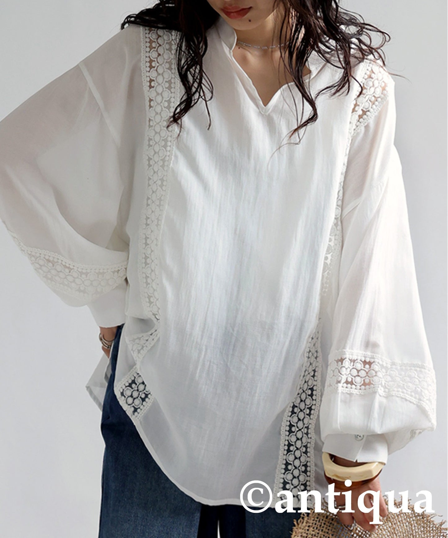 Lace switching blouse Ladies