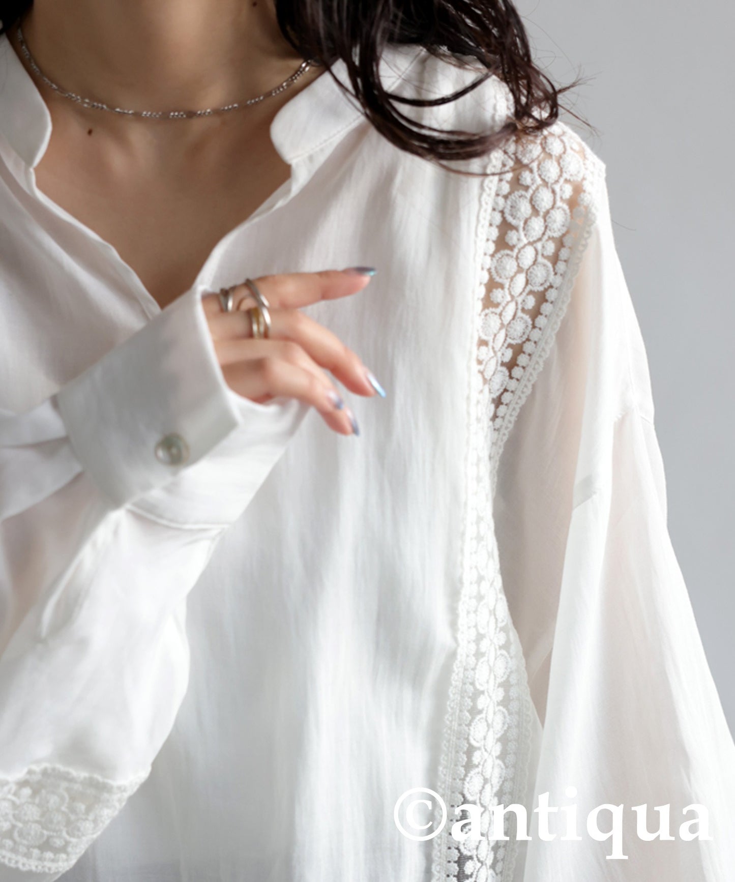 Lace switching blouse Ladies