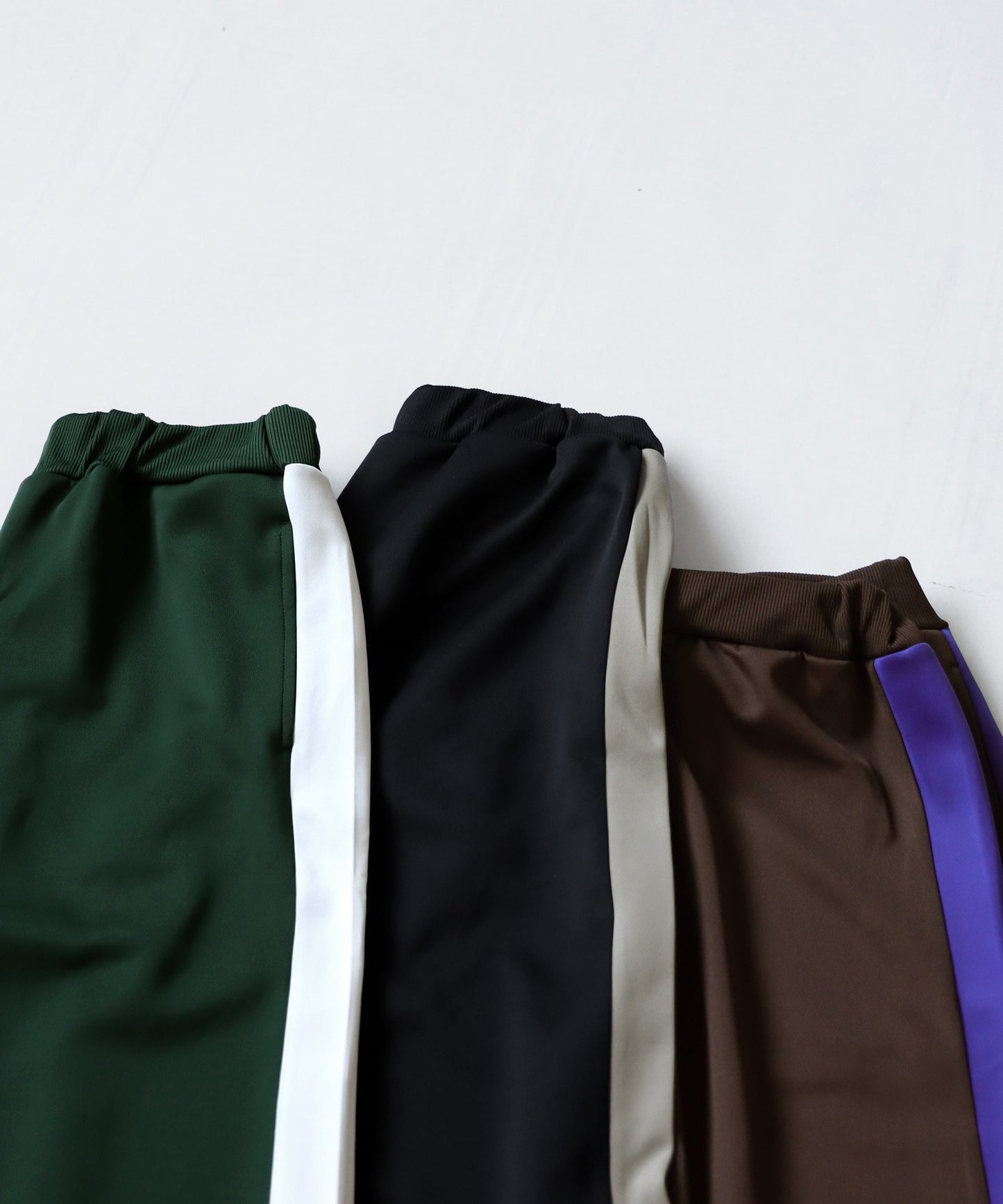 Line color wide pants Ladies