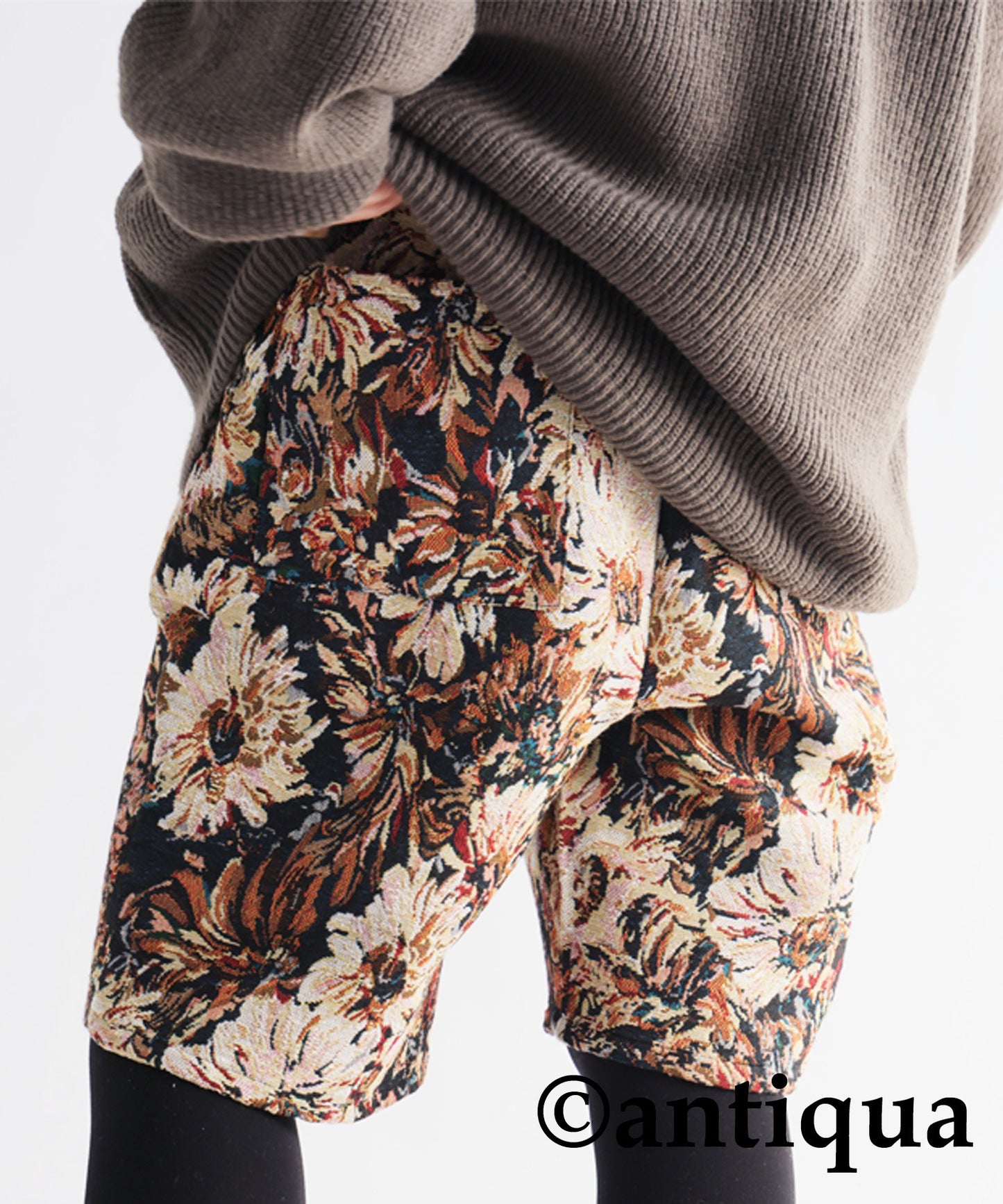 Jacquard Floral Pattern Half Pants Ladies