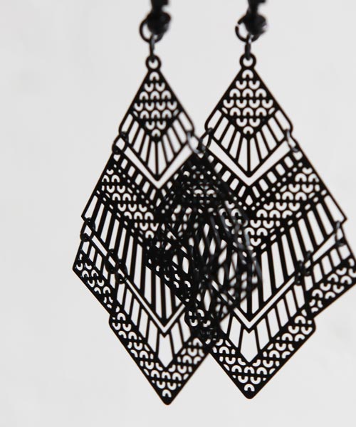 Paper-cutting motif earring Ladies