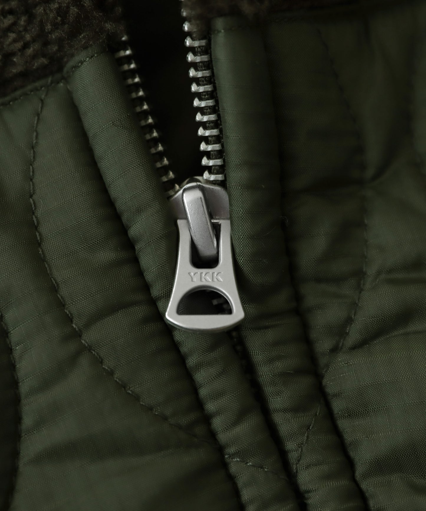 Men's boa quilting outerwear with hood