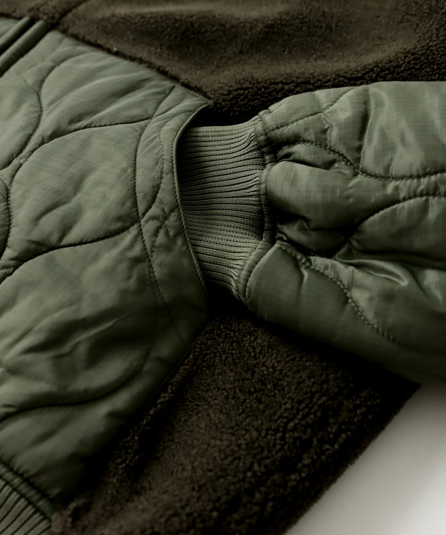 Men's boa quilting outerwear with hood