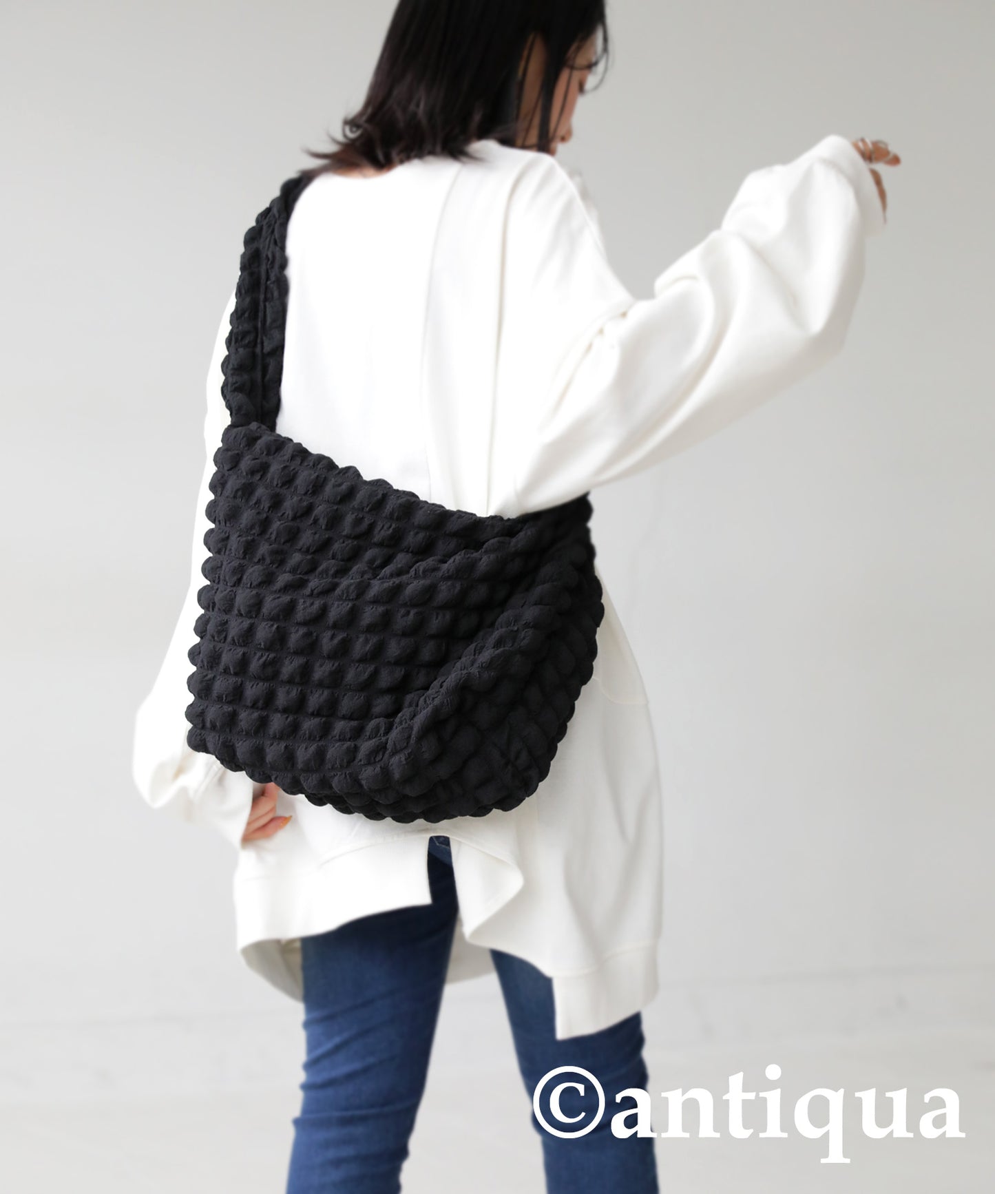 Bumpy fabric shoulder bag Ladies