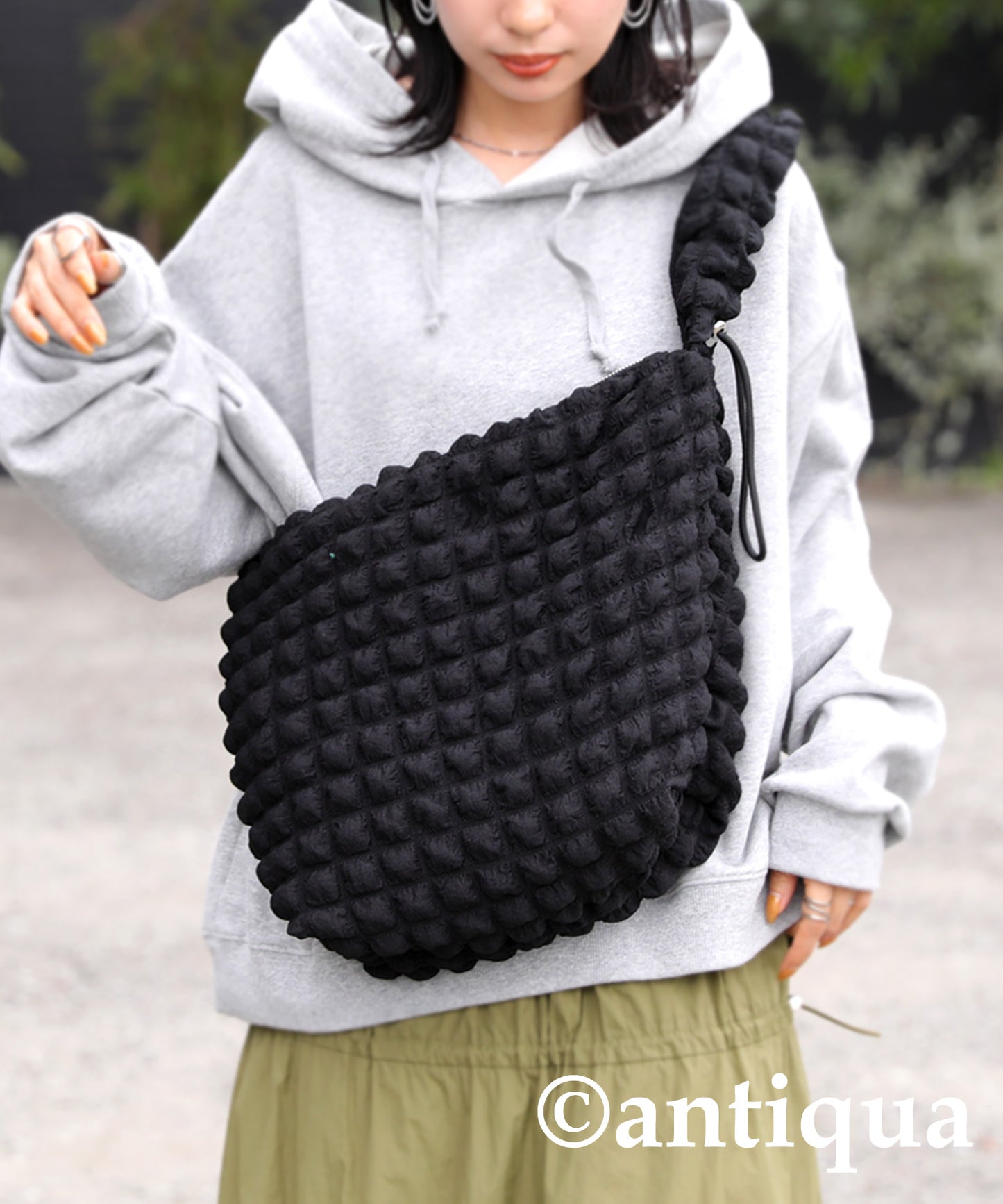 Bumpy fabric shoulder bag Ladies