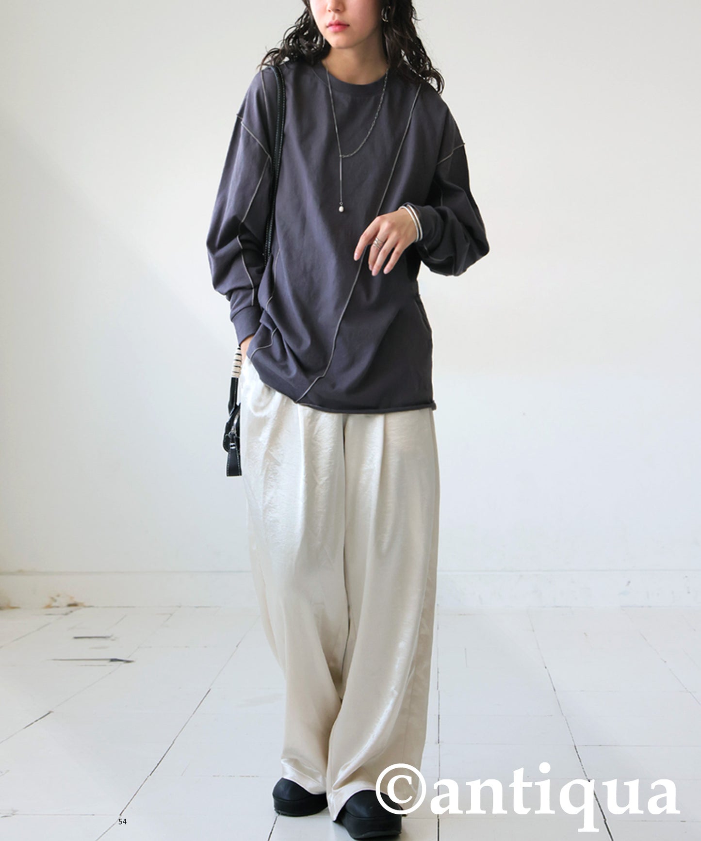 Color-Coordinated Mellow Stitch Long-Sleeved T-Shirt Ladies