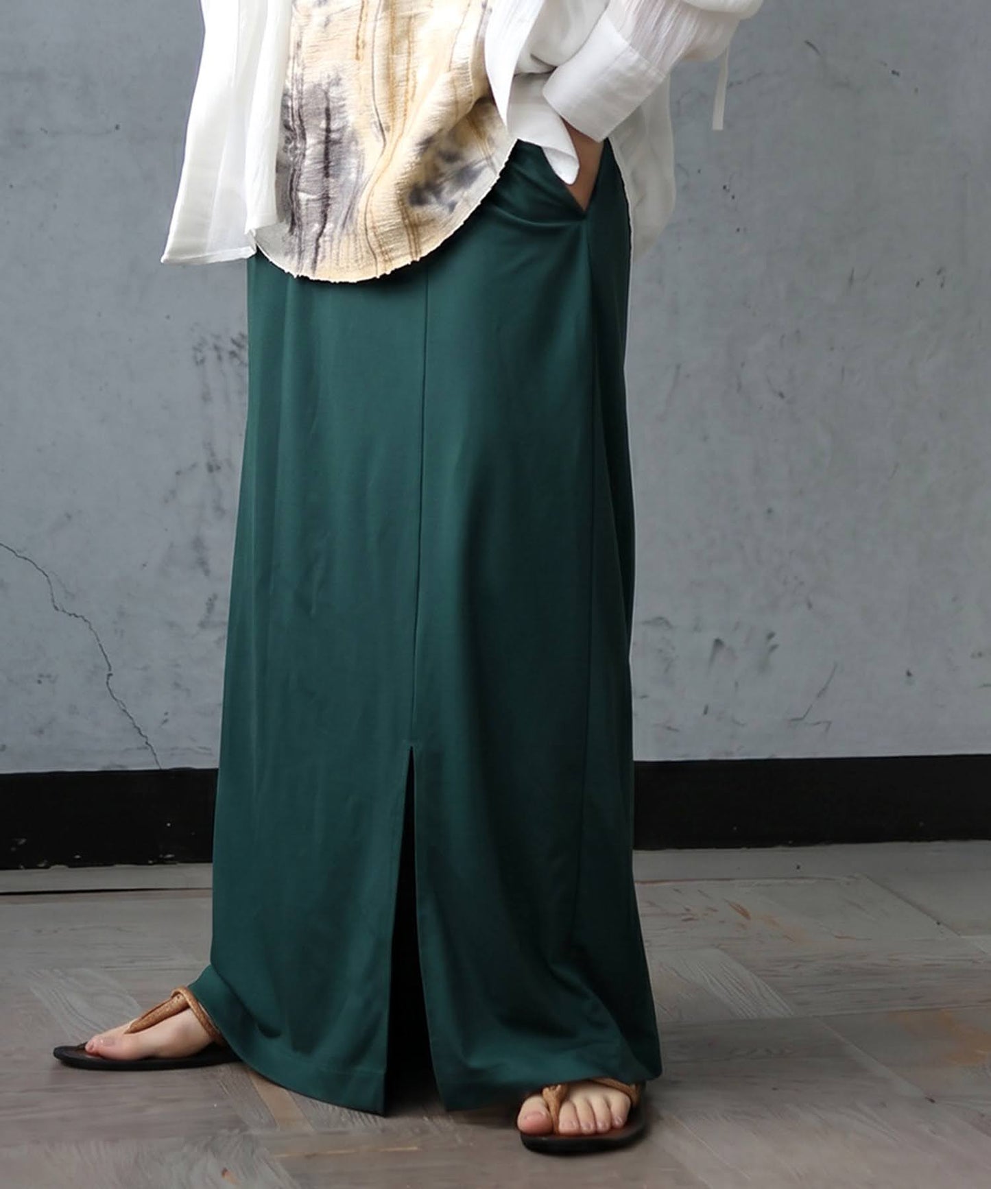 Cool-Touch Fabric, Slit-Front Tight Skirt Ladies