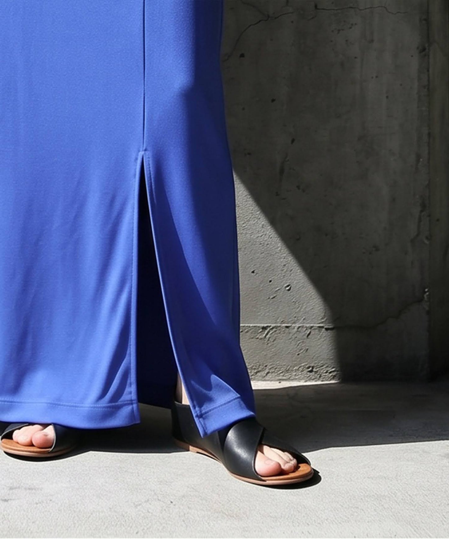 Cool-Touch Fabric, Slit-Front Tight Skirt Ladies