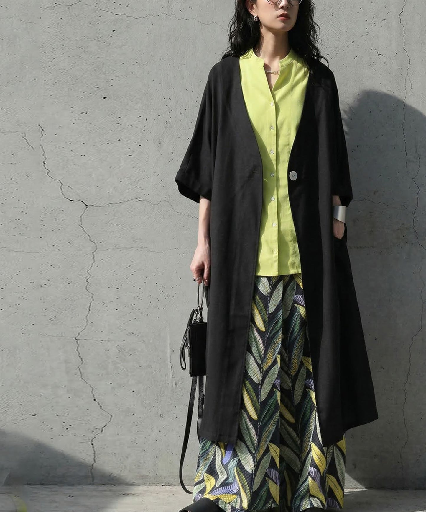 Keyhole Neckline Linen-Like Dolman Shirt Ladies