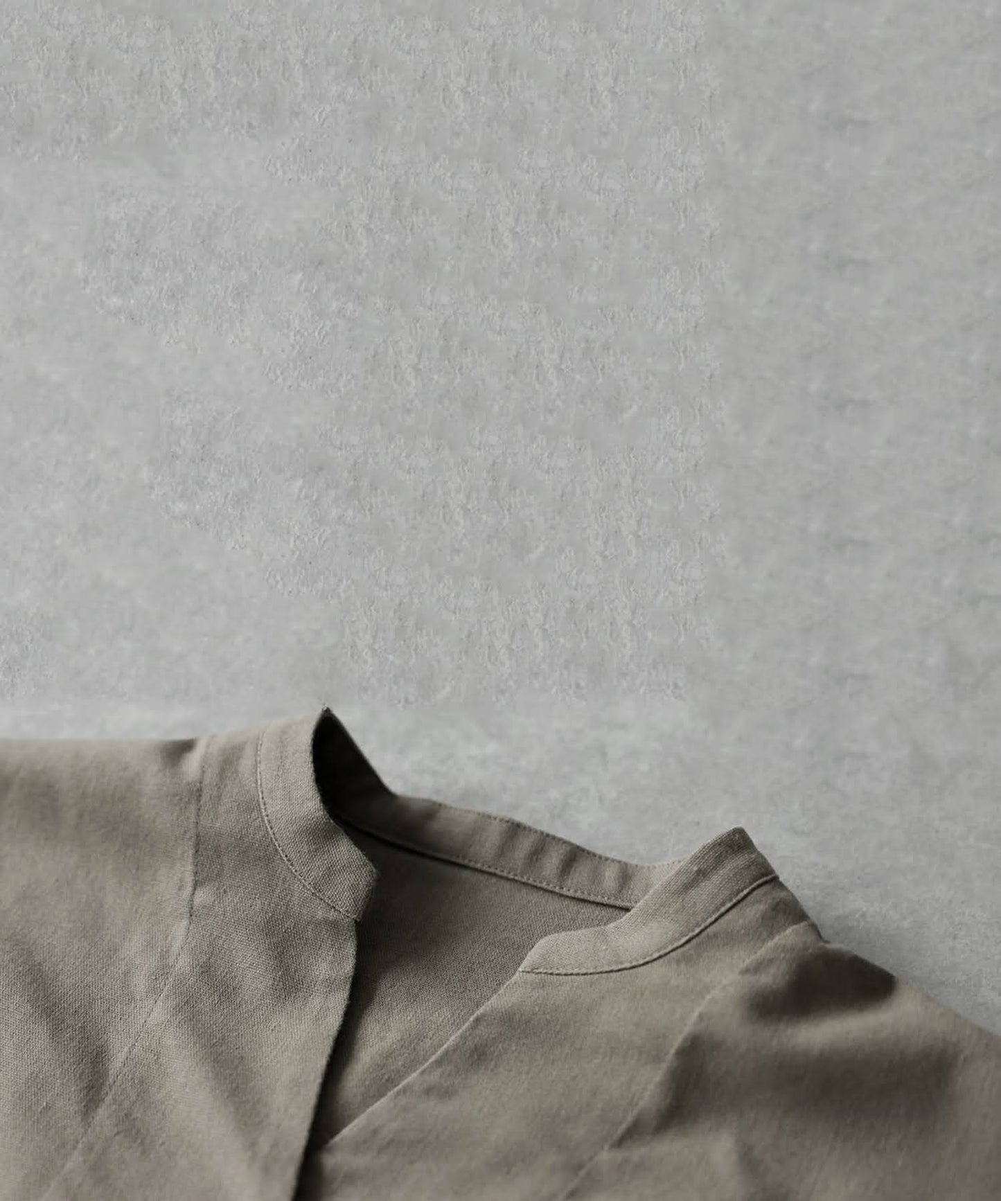 Keyhole Neckline Linen-Like Dolman Shirt Ladies