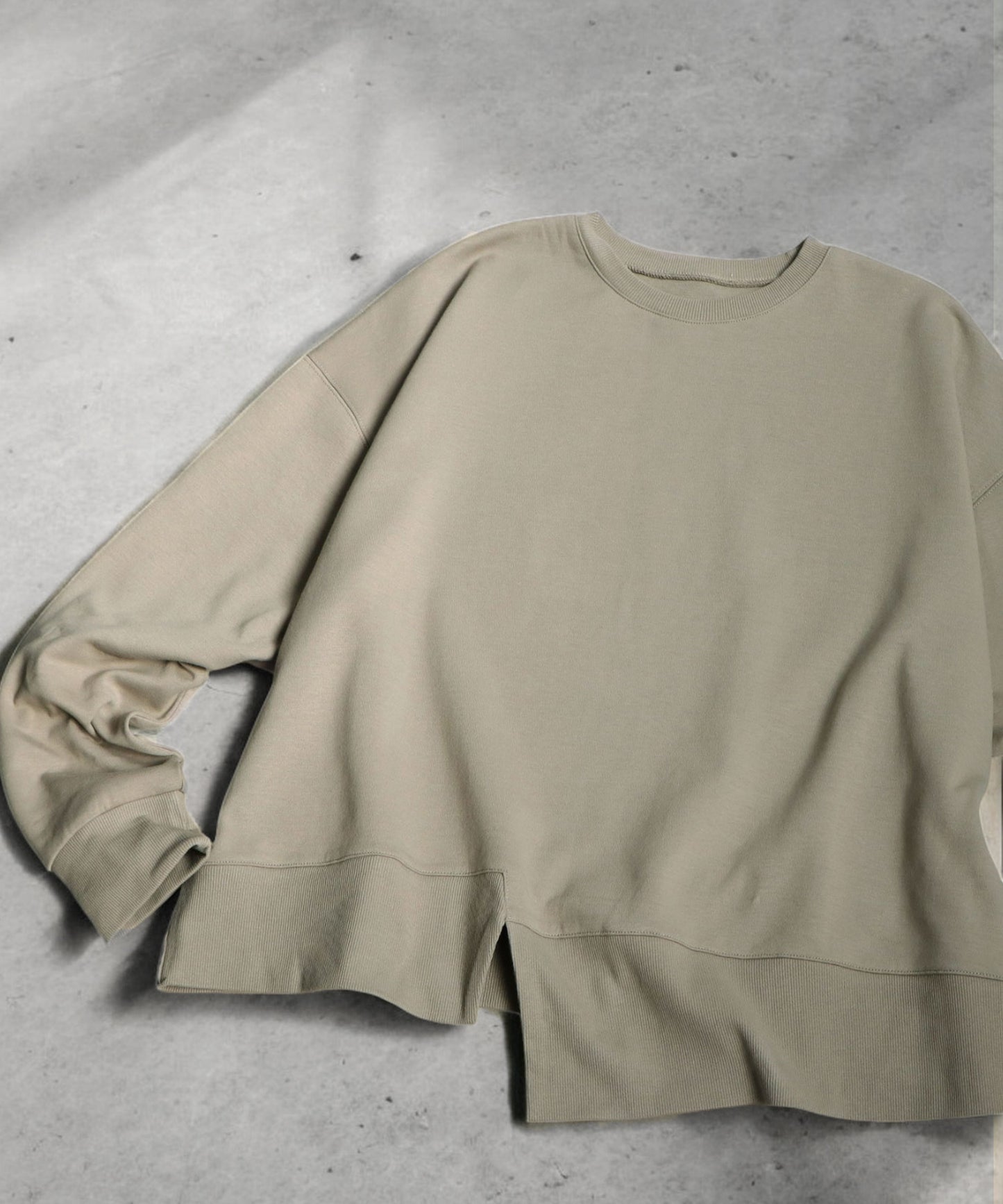 Slit Switching Pullover Ladies