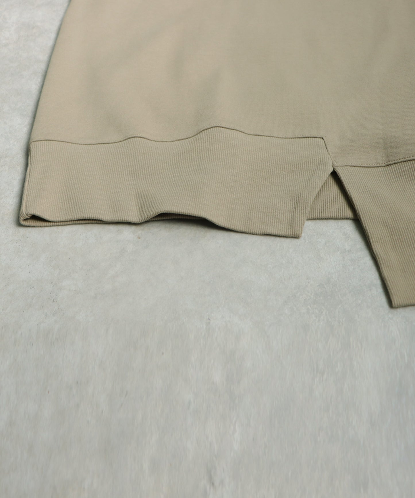 Slit Switching Pullover Ladies