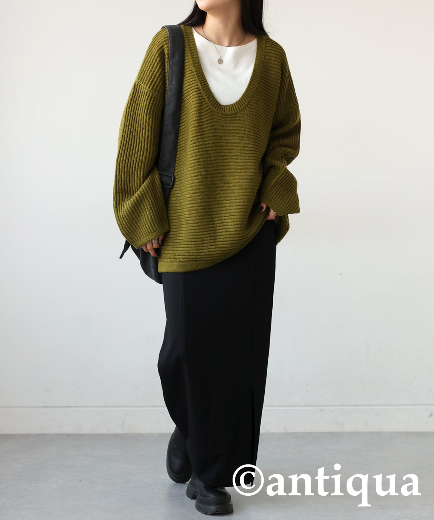 Deep neck knit Ladies