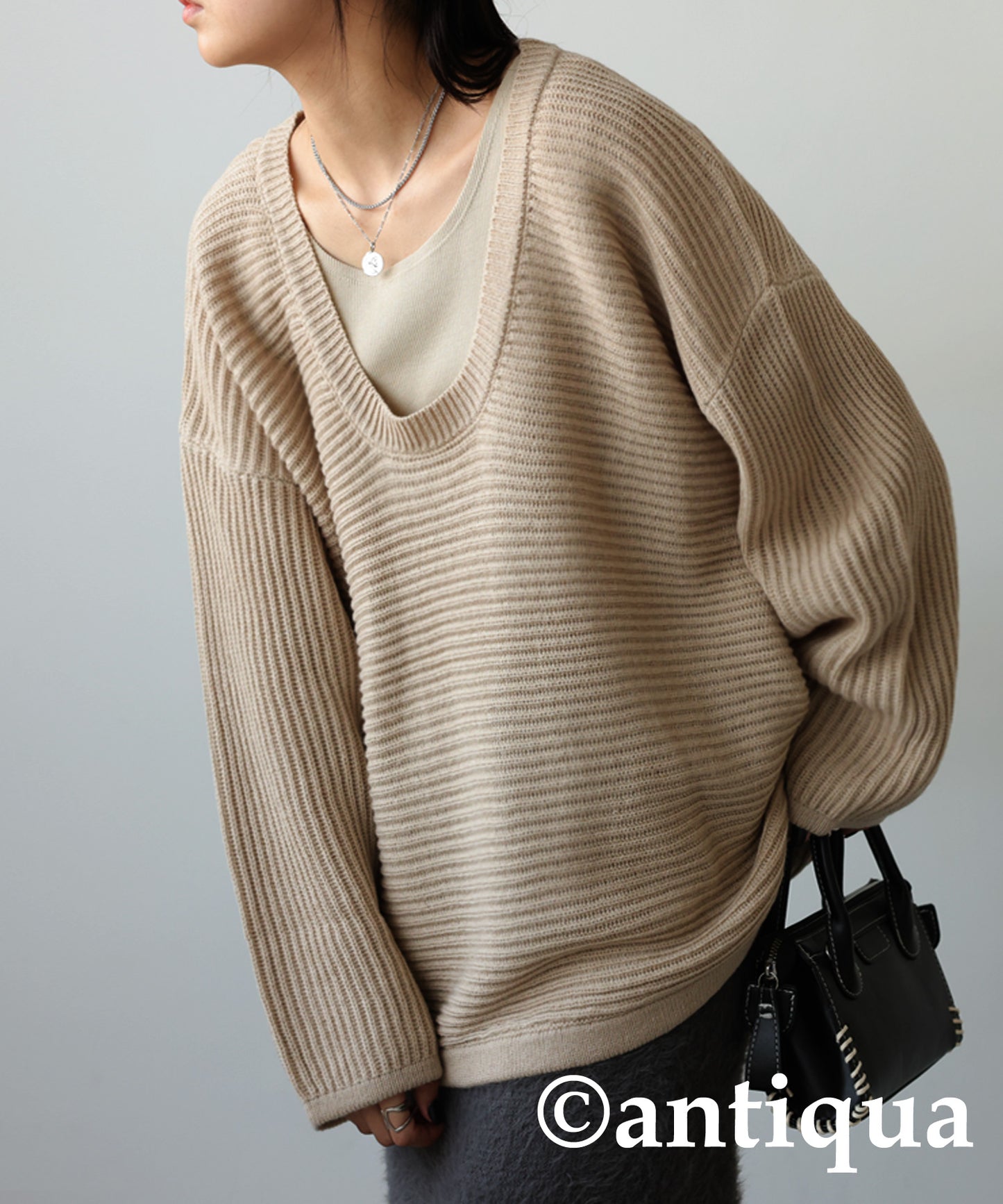 Deep neck knit Ladies