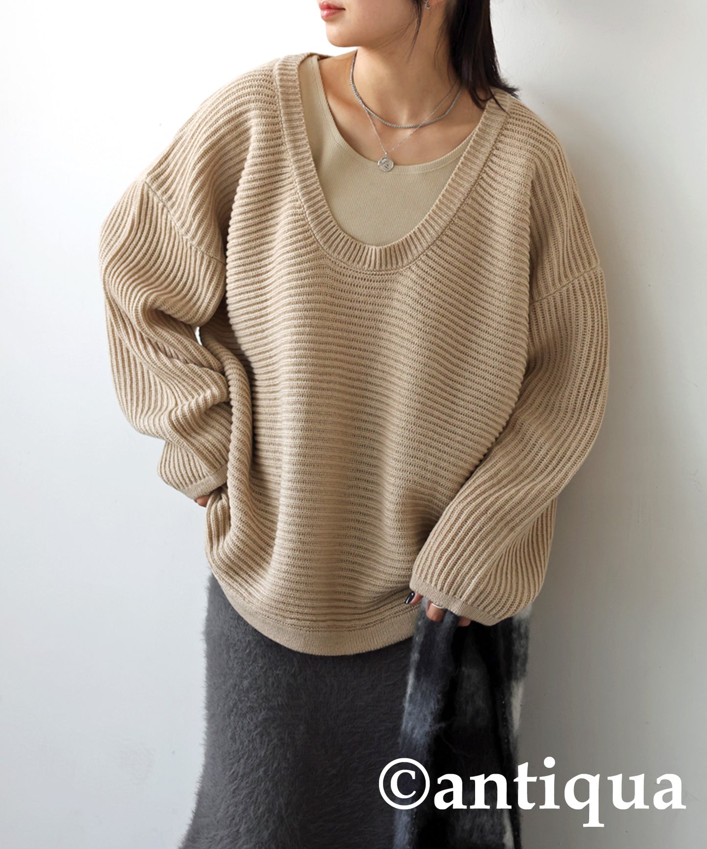 Deep neck knit Ladies