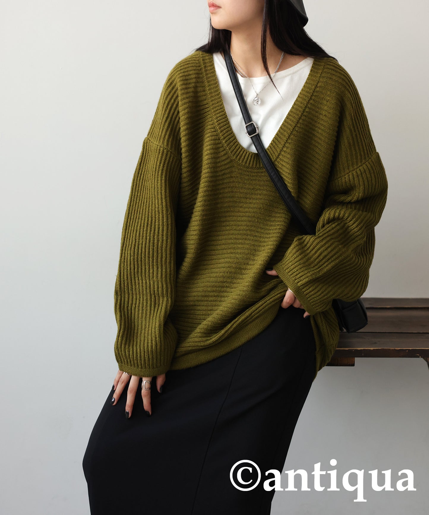 Deep neck knit Ladies