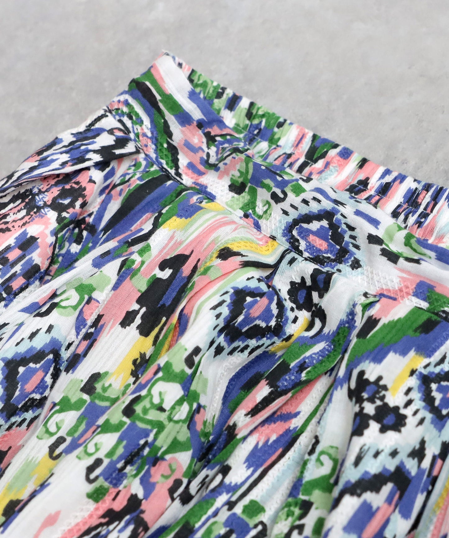 Ladies All-Over Print Tuck Wide Pants