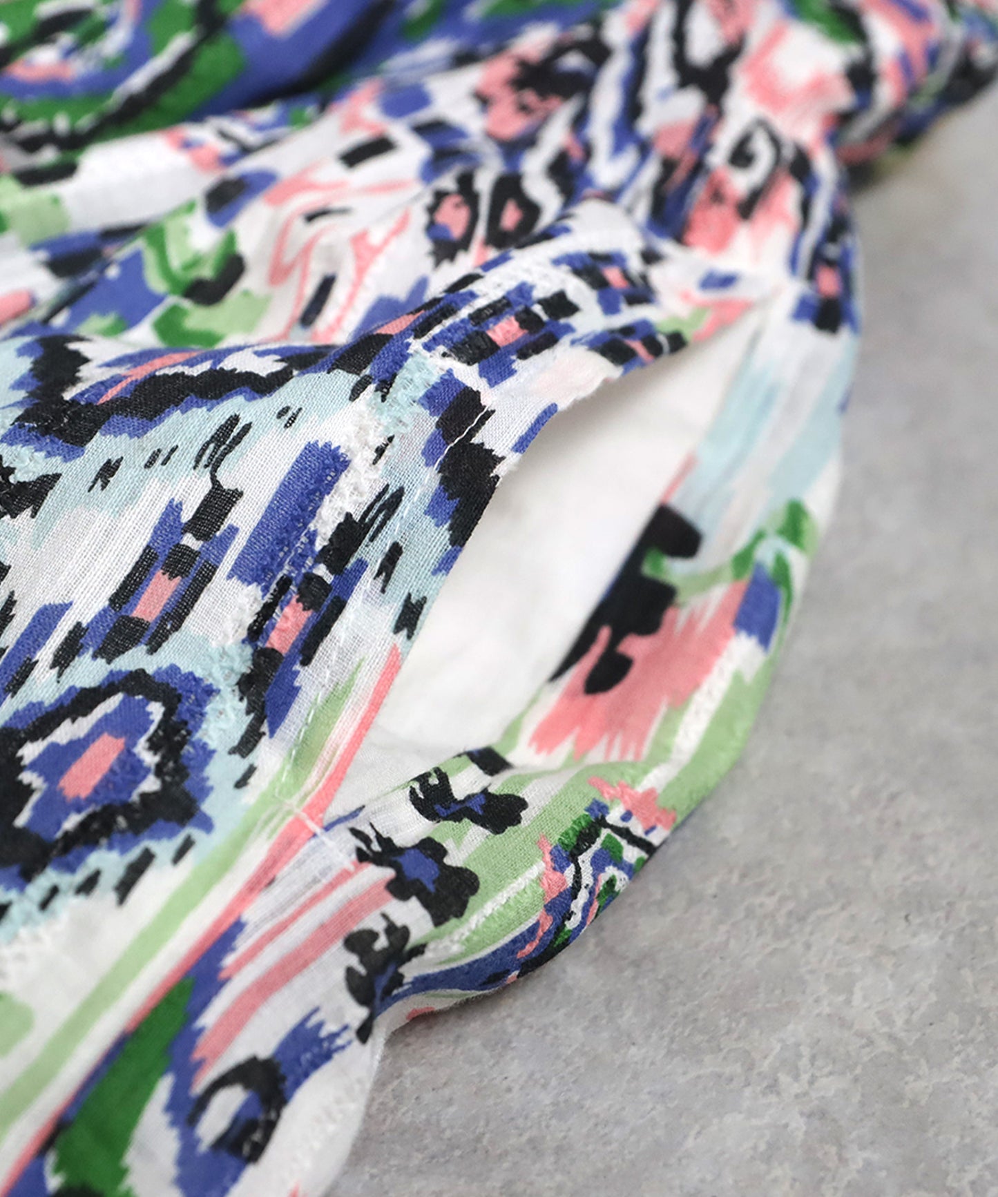 Ladies All-Over Print Tuck Wide Pants