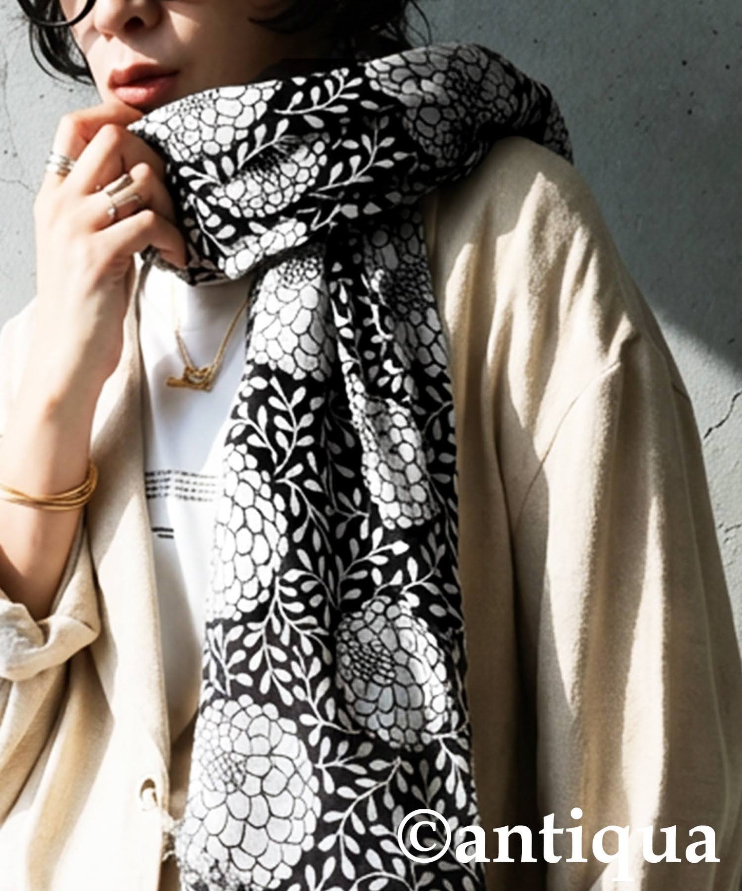 Monochrome Flower Stole Ladies