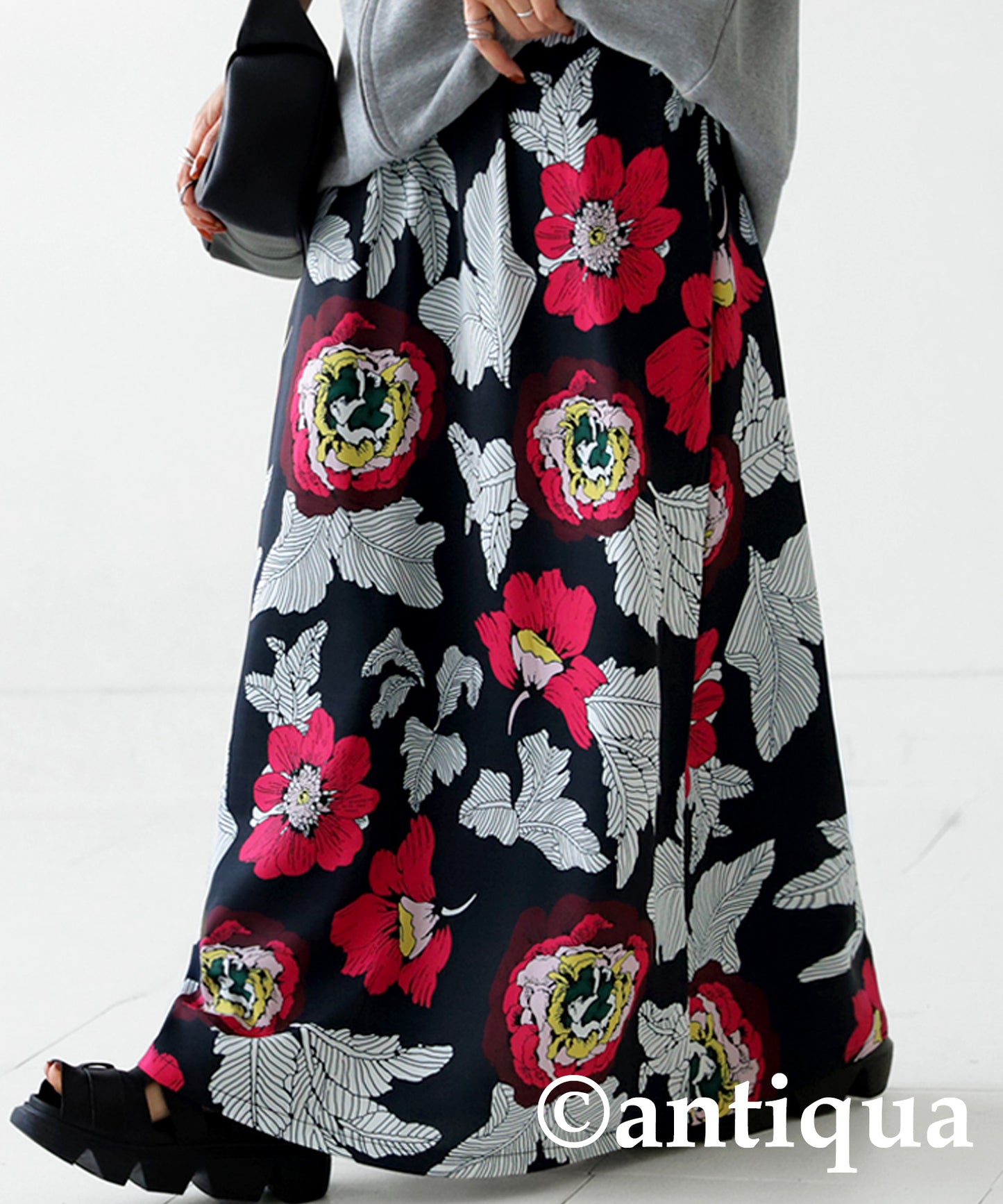 Retro and flower pattern Ladies long skirt