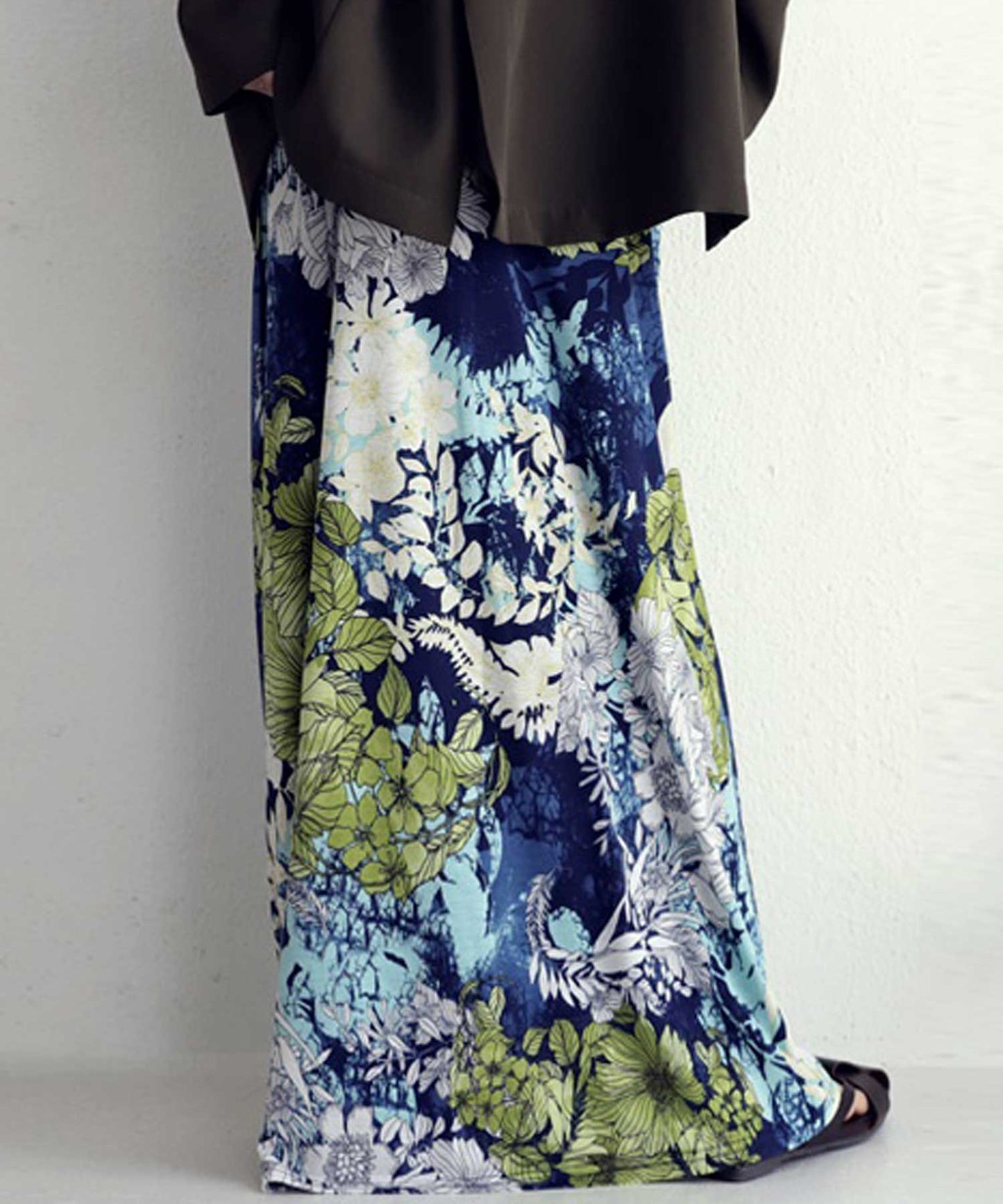 Botanical pattern Ladies Long skirt