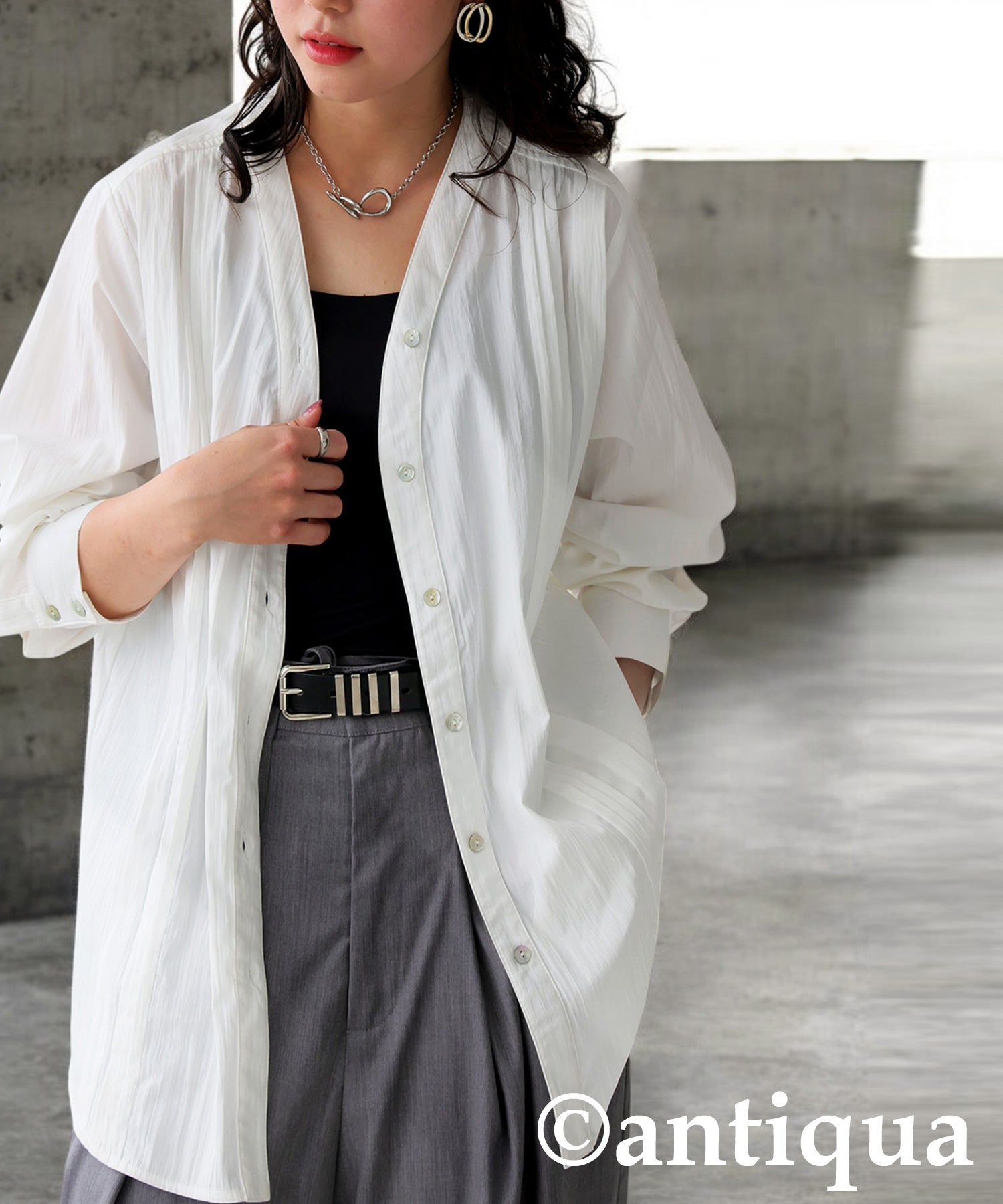 KYO Ladies V-Neck Tuck Shirt | Japanese fashion brand ANTIQUA