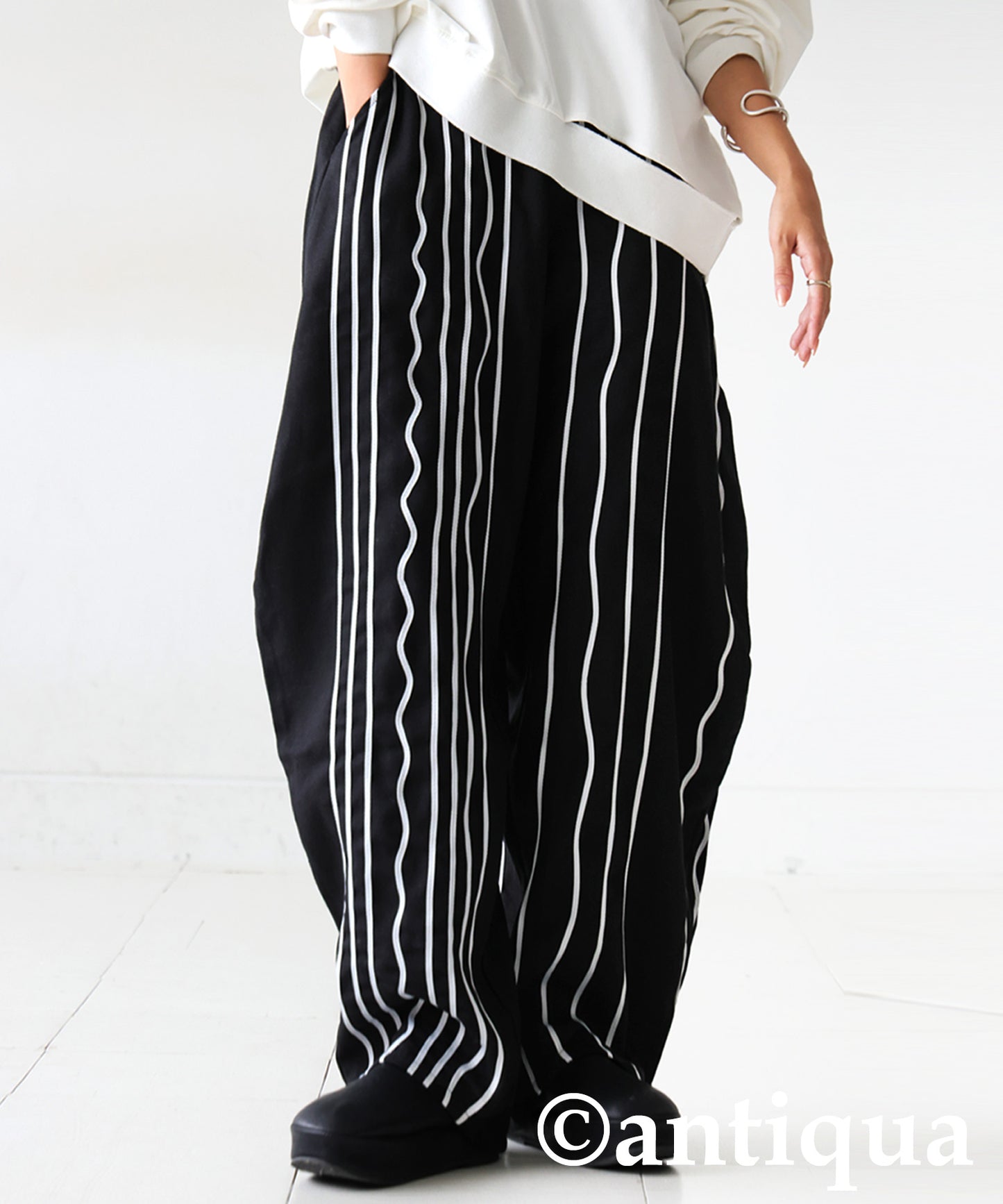 KYO Cord Embroidered Balloon Pants Ladies