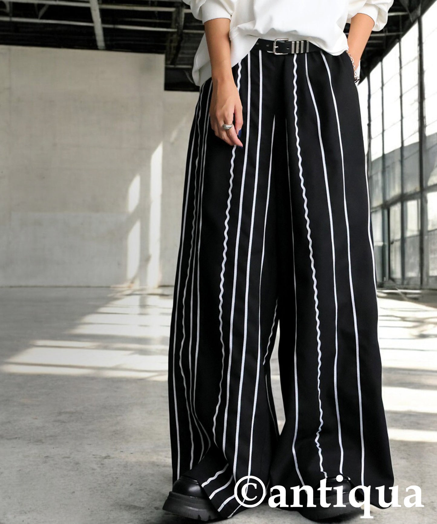 Embroidered Line Wide Pants Ladies