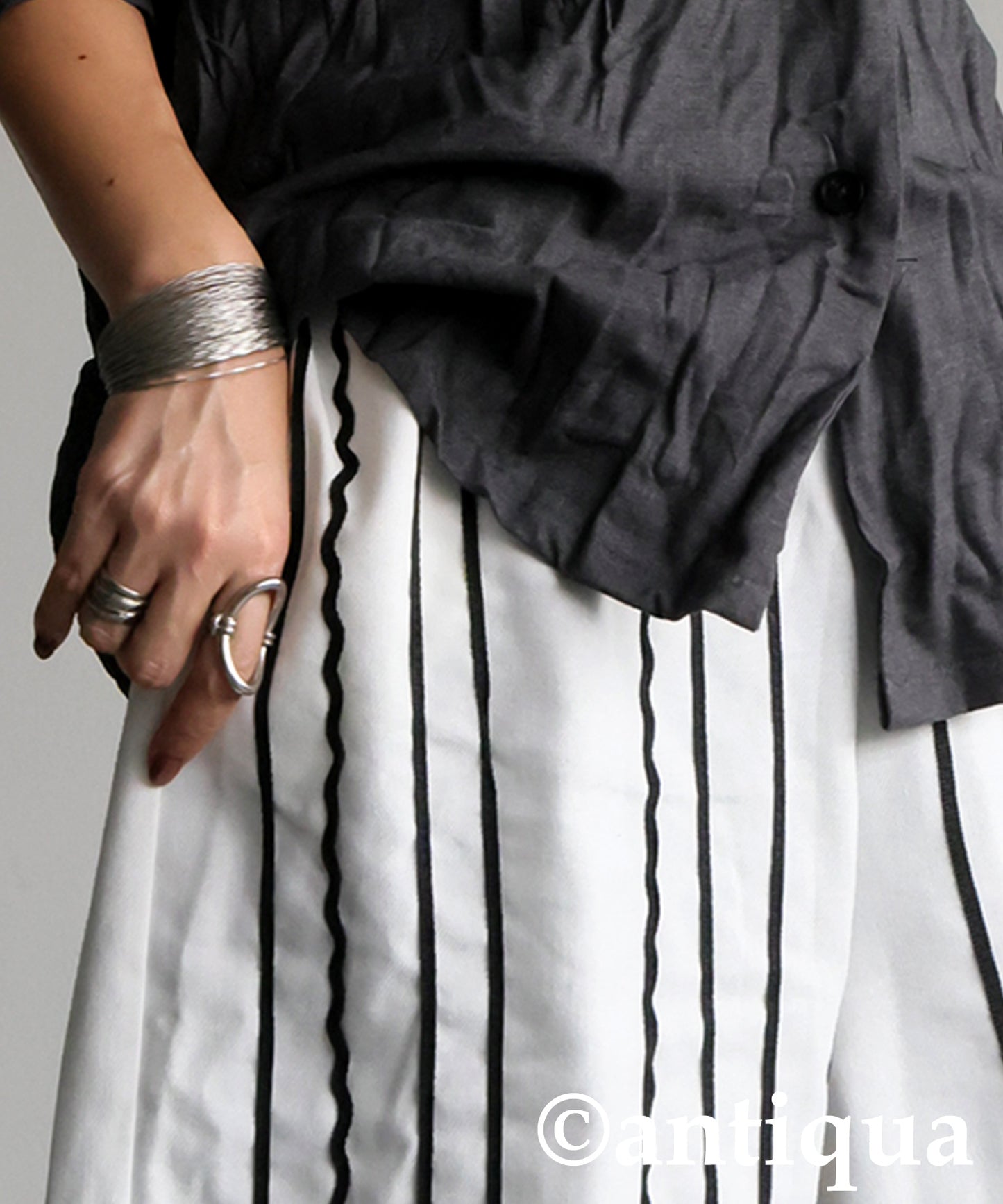 Embroidered Line Wide Pants Ladies