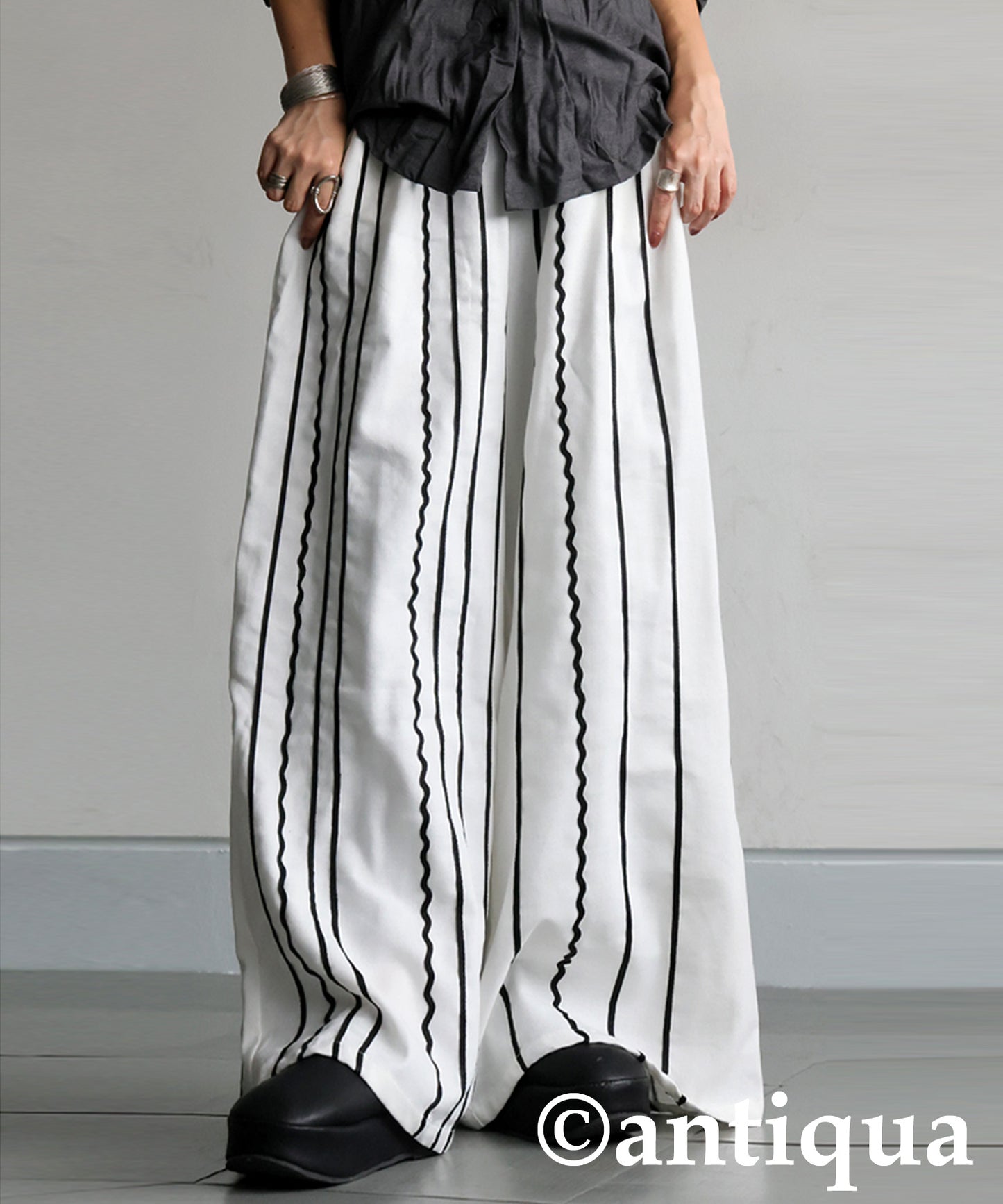 Embroidered Line Wide Pants Ladies