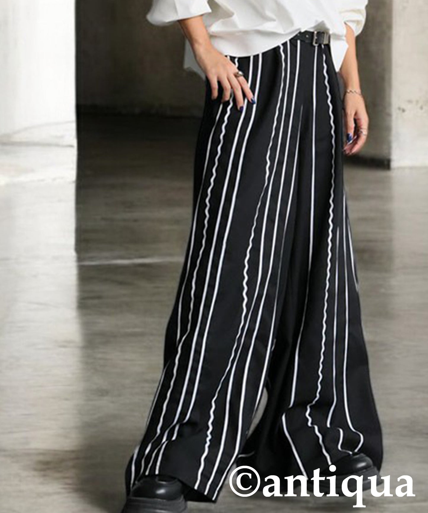 Embroidered Line Wide Pants Ladies