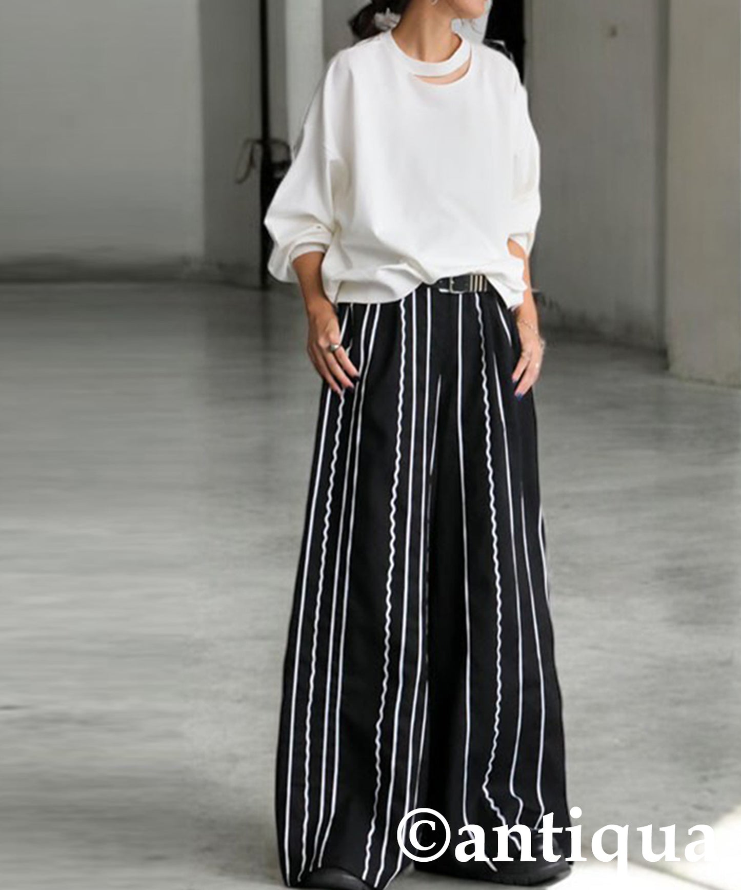 Embroidered Line Wide Pants Ladies