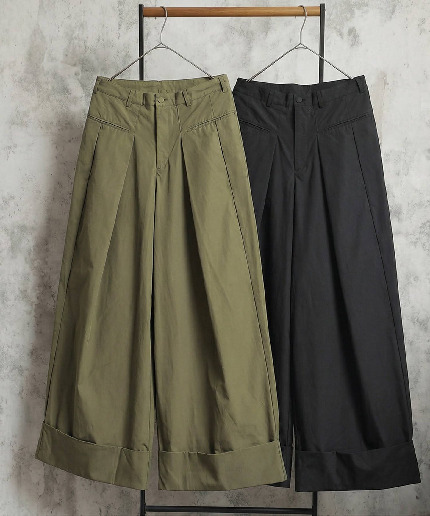 Tuck Wide Pants Ladies