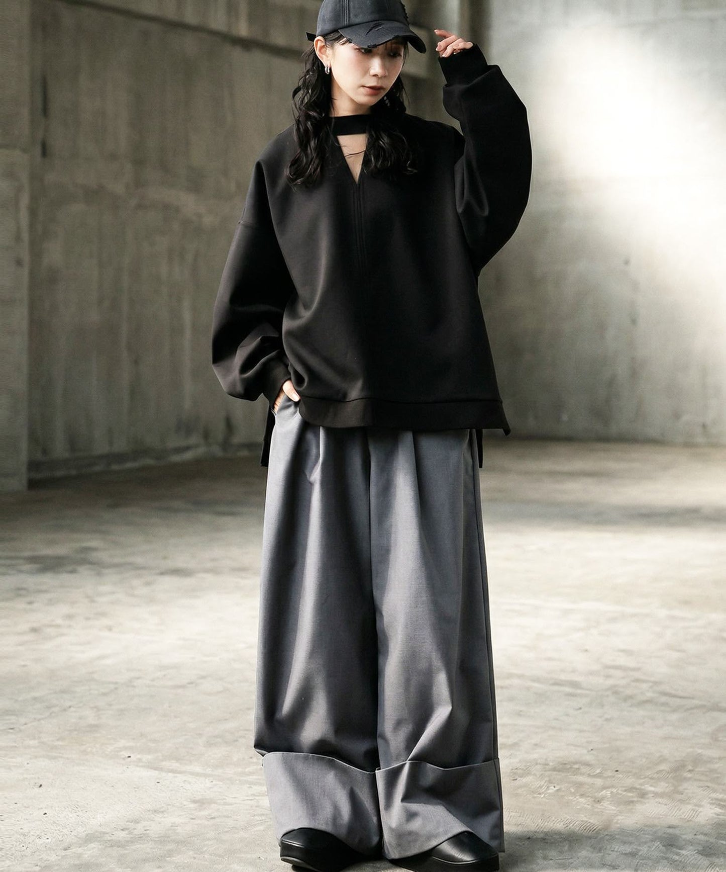 KYO Minimal Slit Neck Pullover Ladies