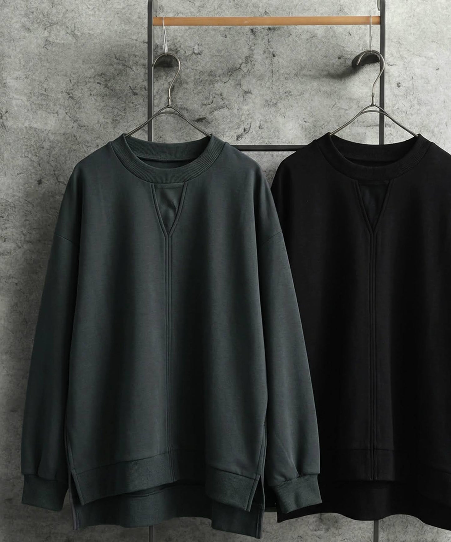 KYO Minimal Slit Neck Pullover Ladies