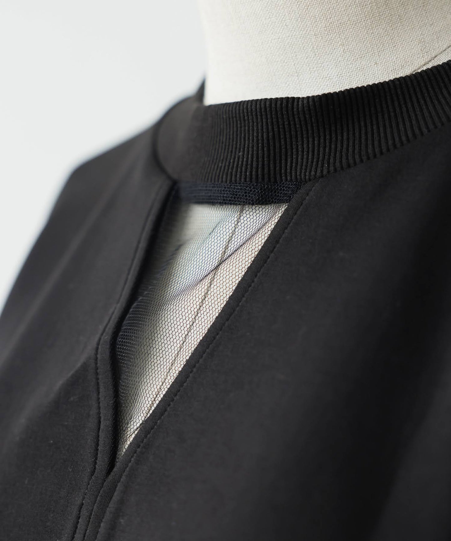 KYO Minimal Slit Neck Pullover Ladies