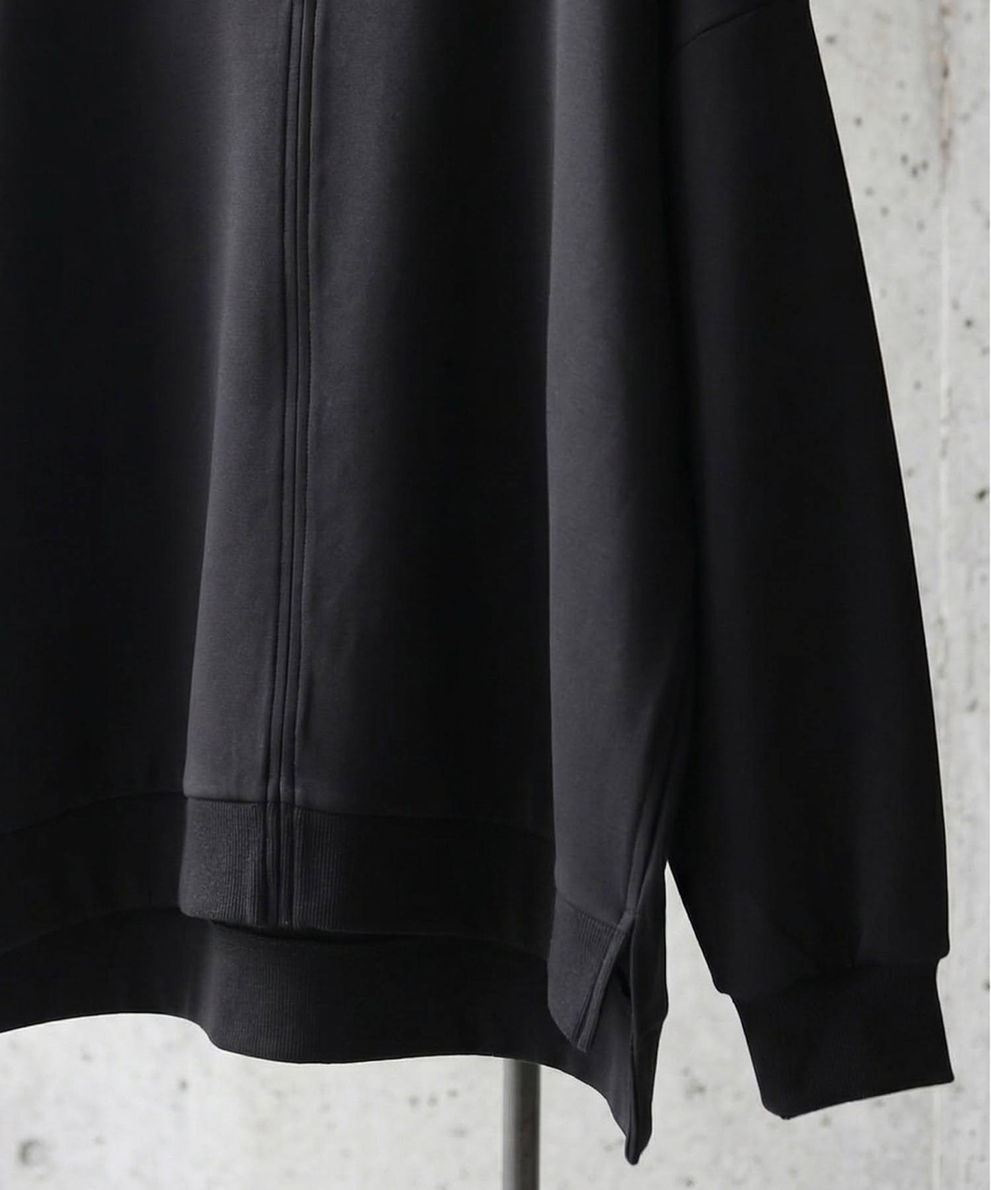 KYO Minimal Slit Neck Pullover Ladies