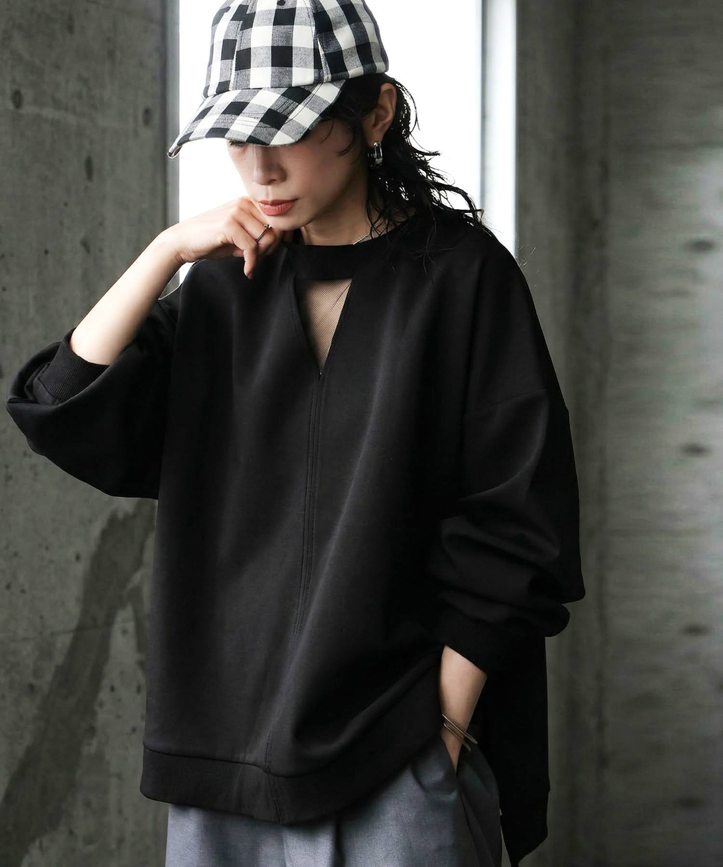 KYO Minimal Slit Neck Pullover Ladies